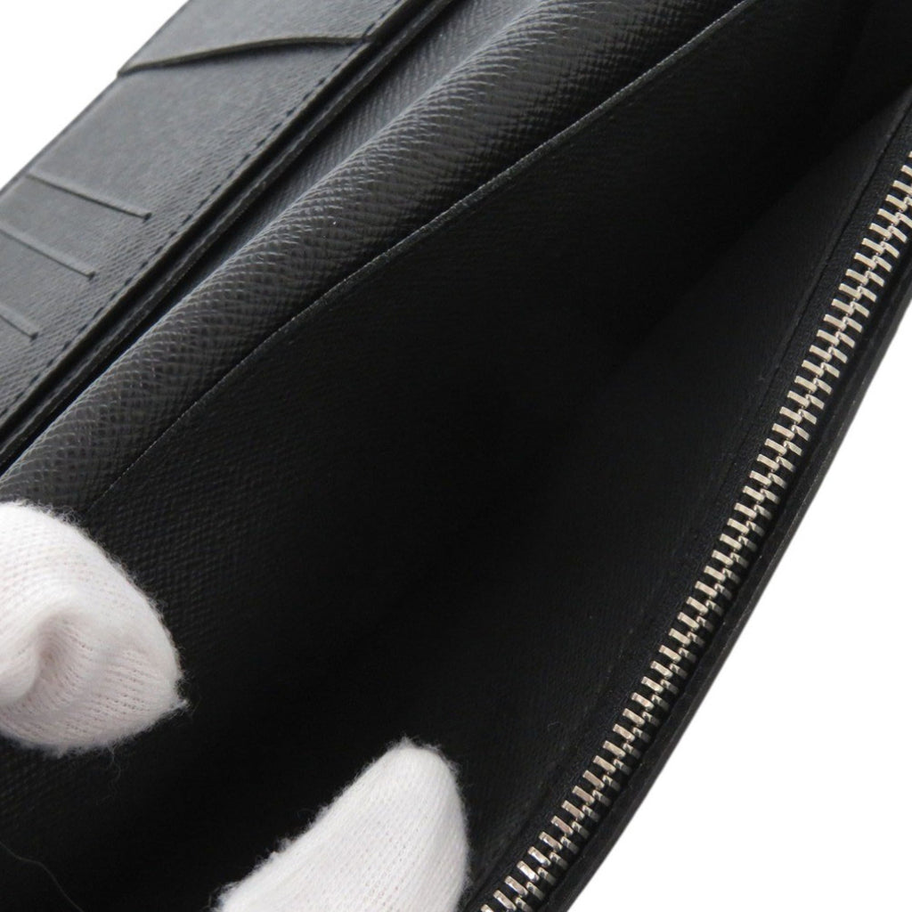 Louis Vuitton Black Noir Taiga Leather Leather Long Wallet (Bi-Fold) (Pre-Owned)