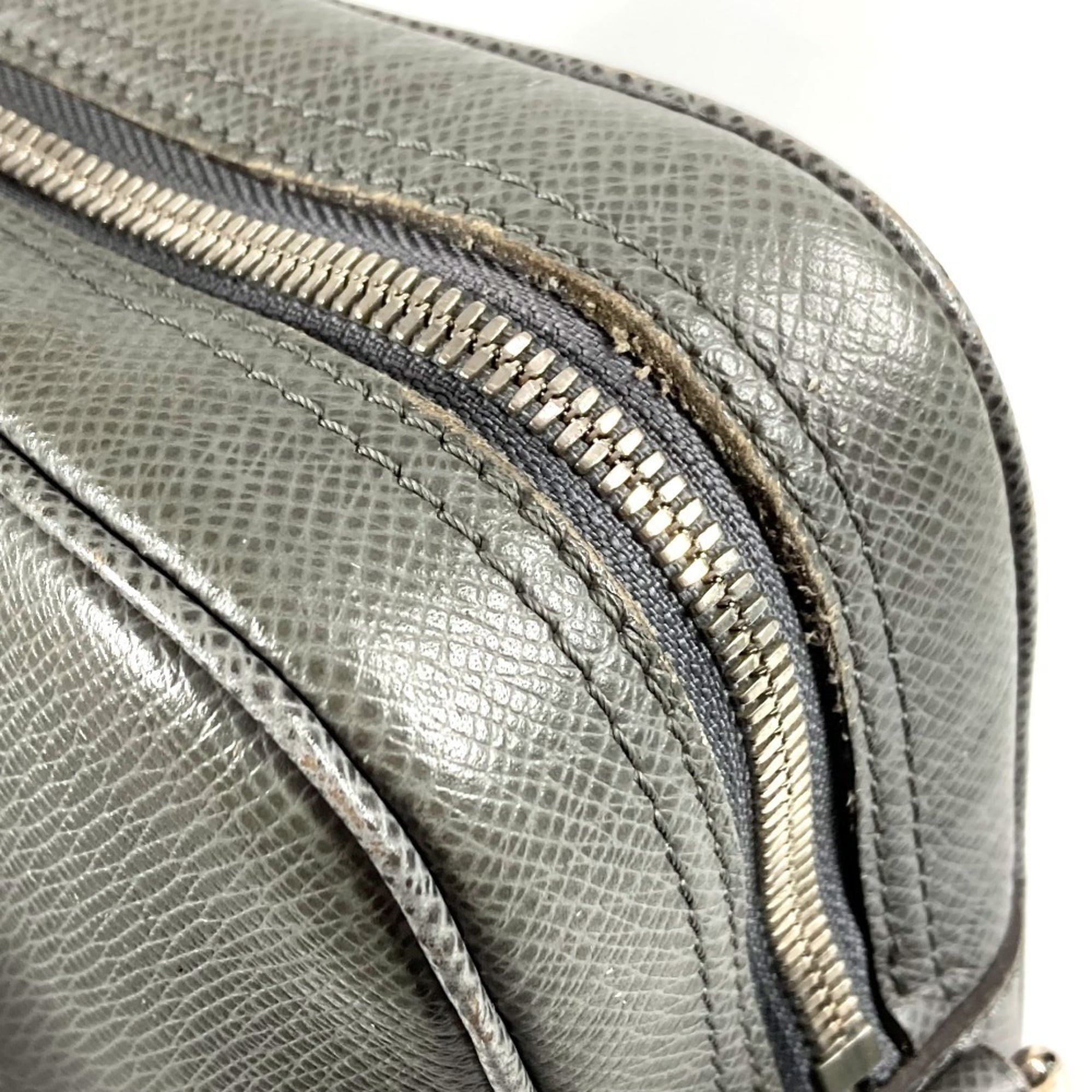 Louis Vuitton Galle Glacier Gray Taiga Leather Handbag Tote Bag (Pre-Owned)