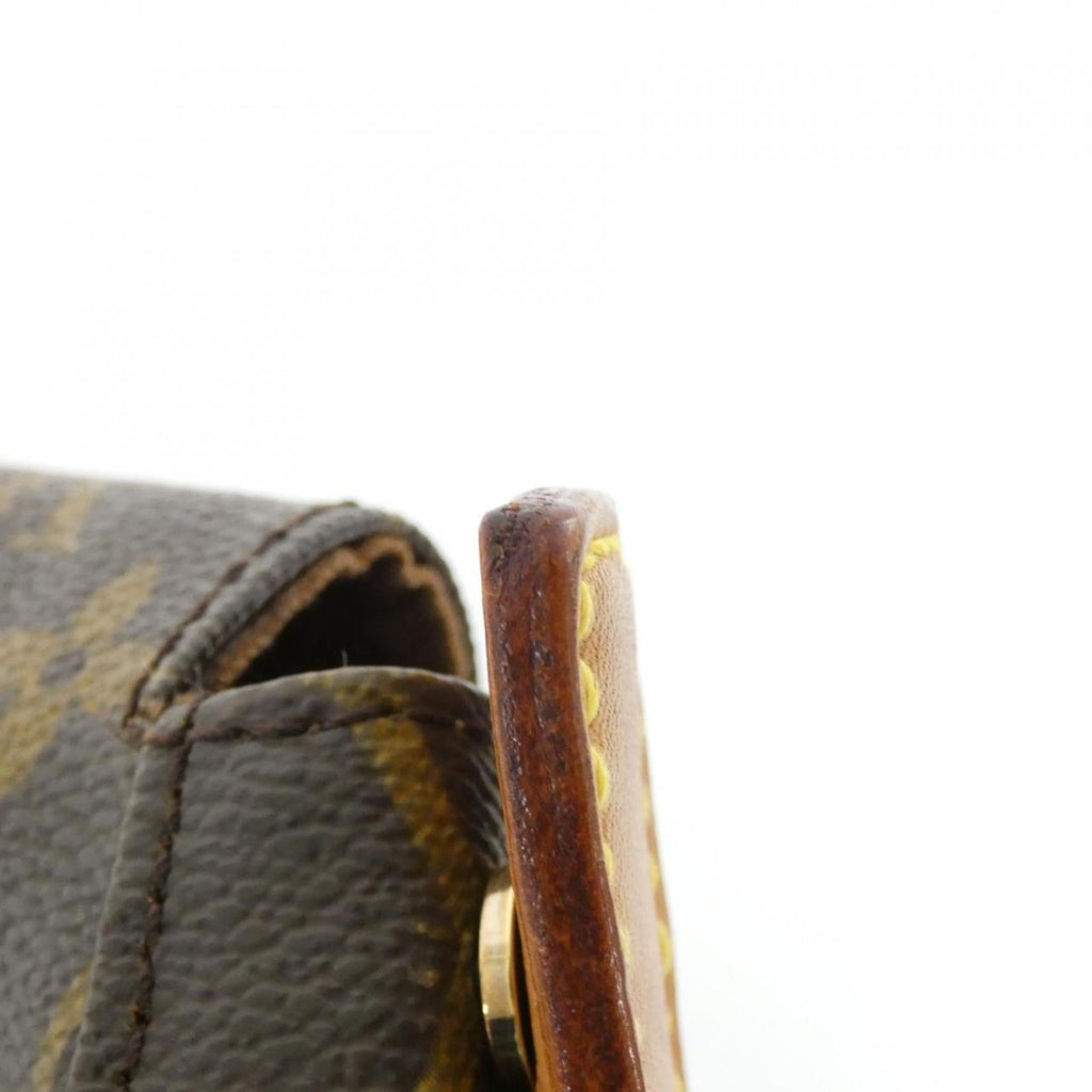 Louis Vuitton Marron Coated Canvas Shoulder Bag (Pre-Owned)