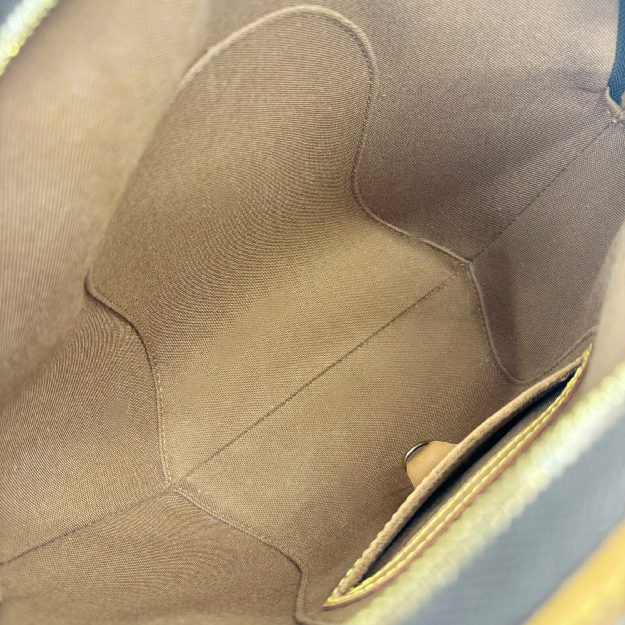 Louis Vuitton Brown Monogram Canvas Handbag (Pre-Owned)