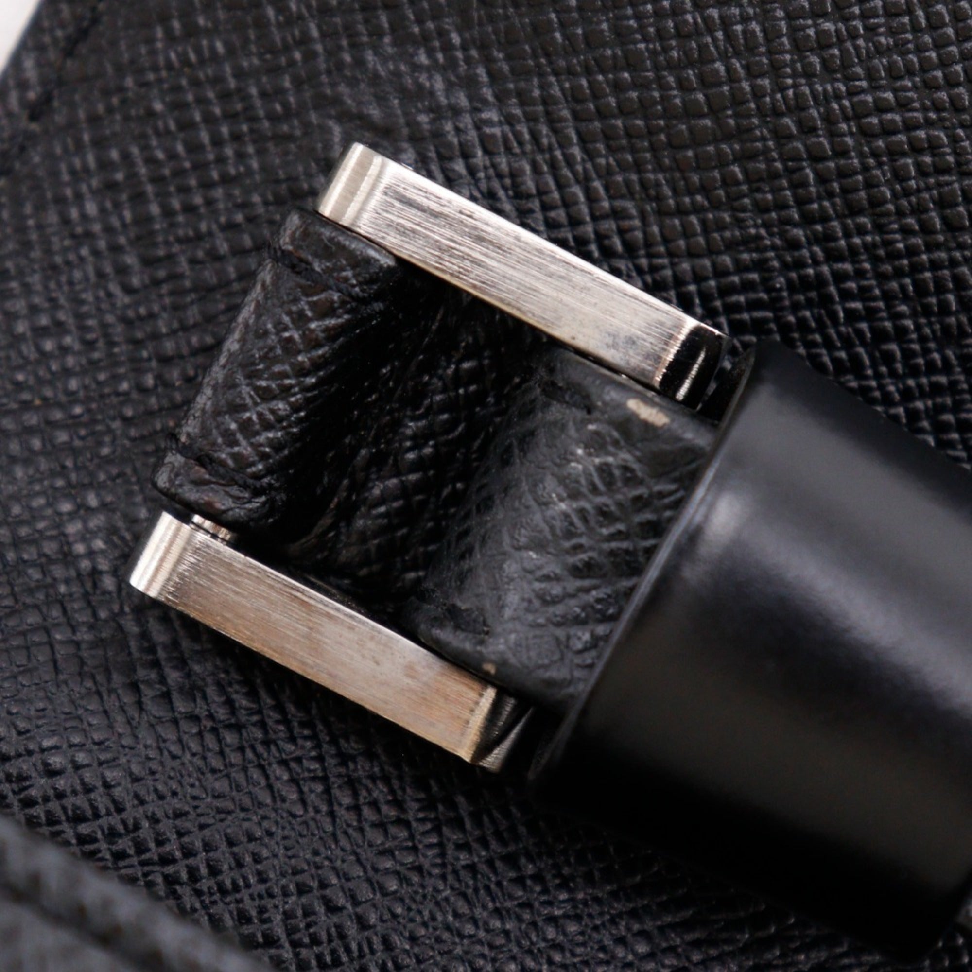 Louis Vuitton Taiga Ardoise Black Taiga Leather Pochette (Pre-Owned)