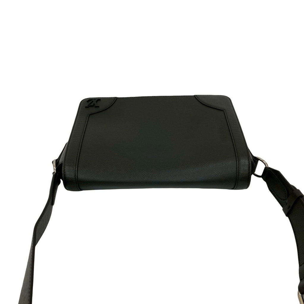Louis Vuitton Black Leather Shoulder Bag (Pre-Owned)