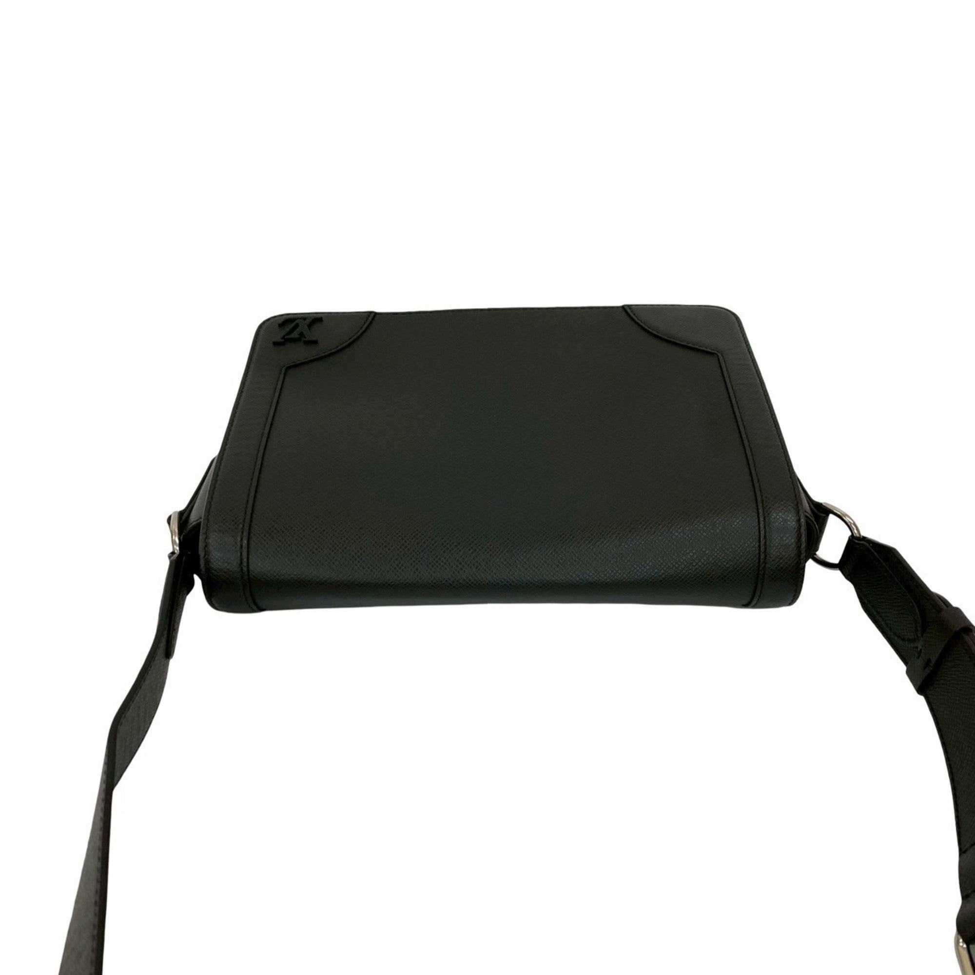 Louis Vuitton Black Leather Shoulder Bag (Pre-Owned)