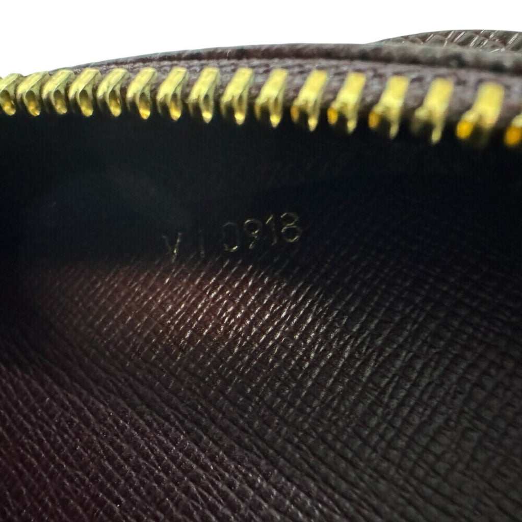 Louis Vuitton Wine Taiga Leather Clutch Bag (Pre-Owned)