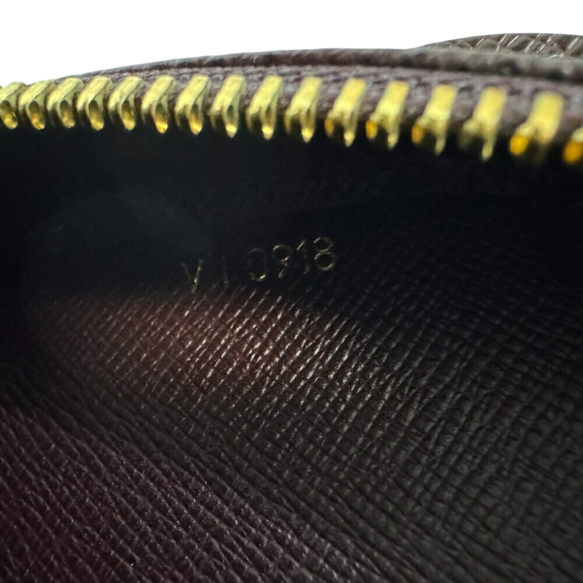 Louis Vuitton Wine Taiga Leather Clutch Bag (Pre-Owned)
