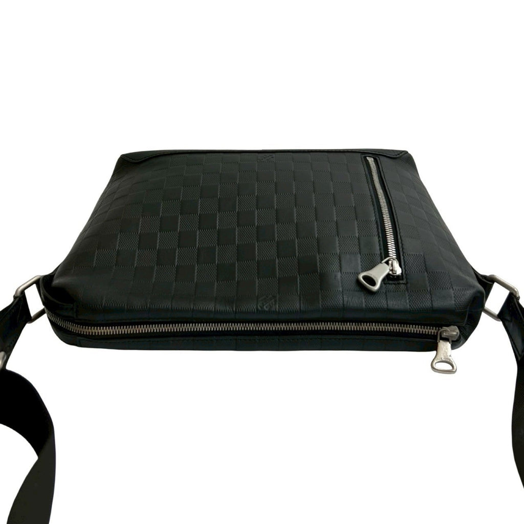 Louis Vuitton Black Leather Shoulder Bag (Pre-Owned)