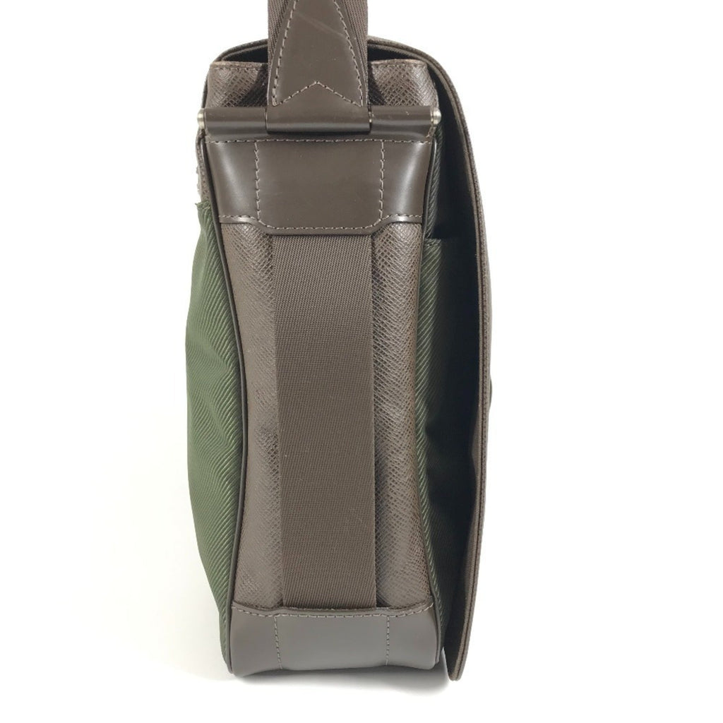 Louis Vuitton Brown Grizzly Taiga Leather Messenger Bag Shoulder Bag (Pre-Owned)