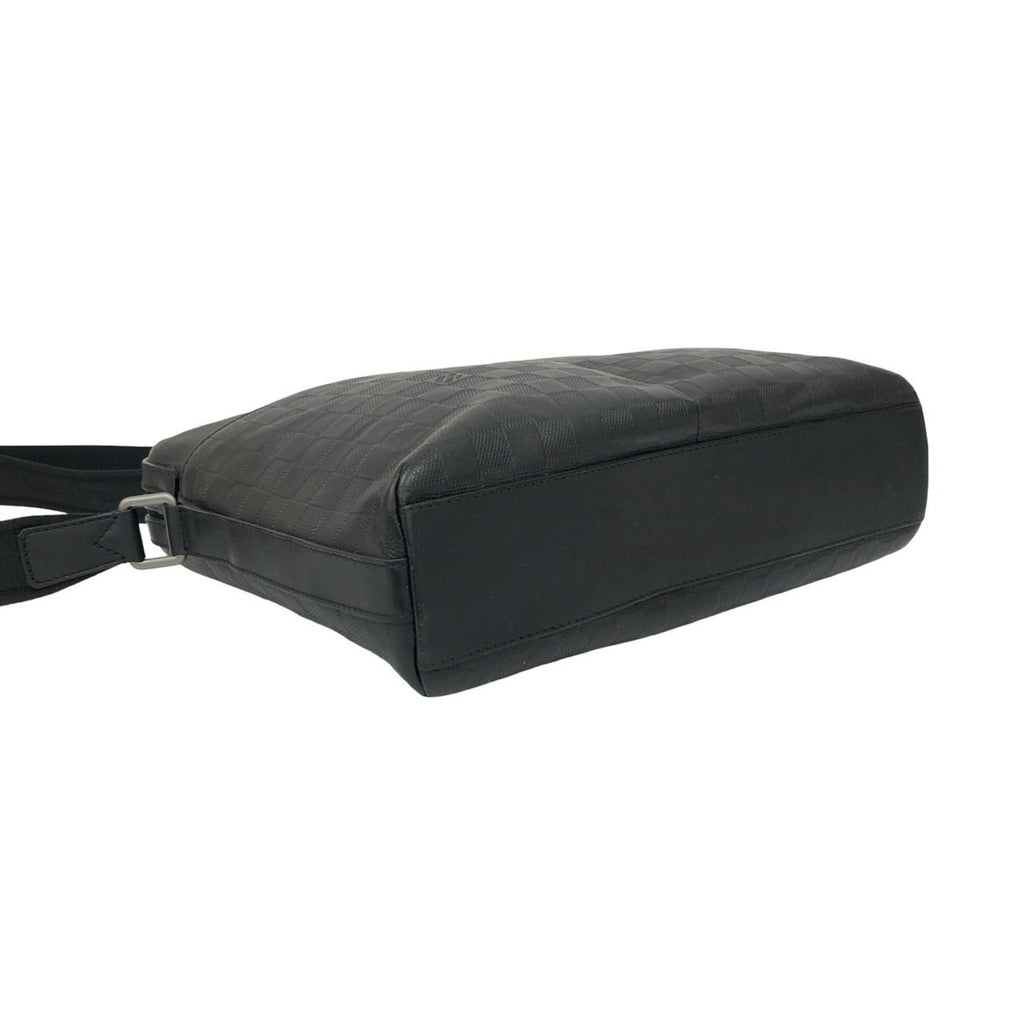 Louis Vuitton Black Leather Pochette Shoulder Bag (Pre-Owned)