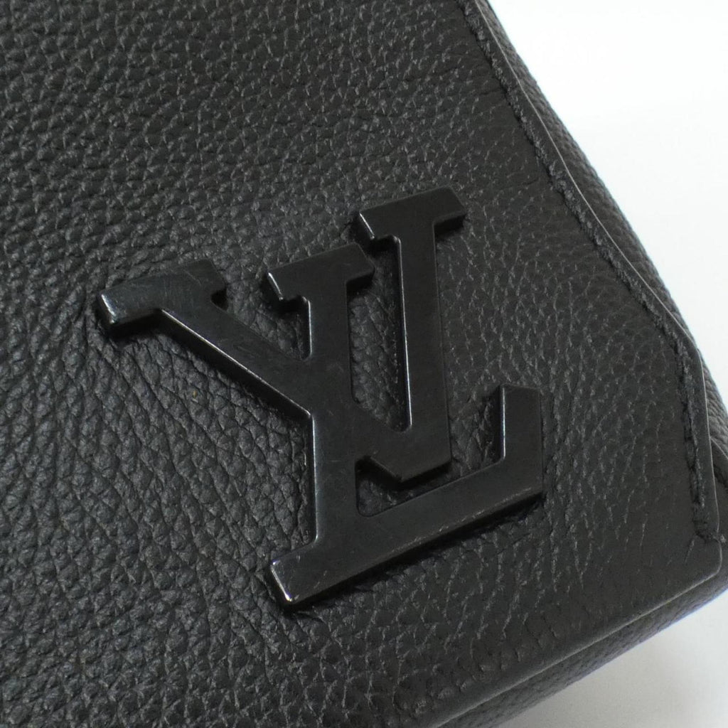 Louis Vuitton Black Leather Shoulder Bag (Pre-Owned)