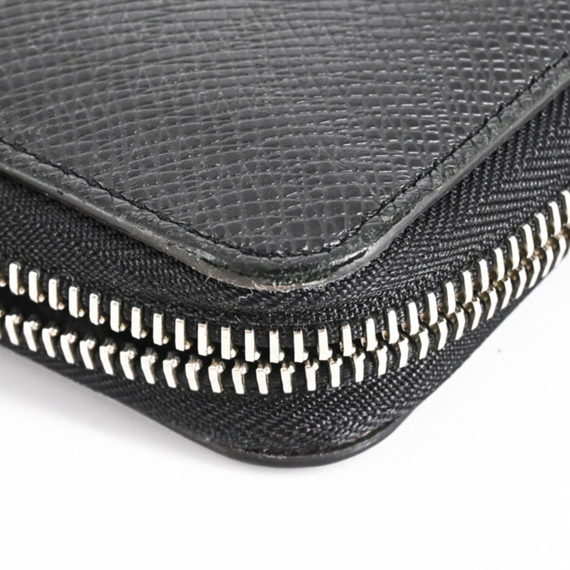 Louis Vuitton Black Taiga Leather Wallet (Tri-Fold) (Pre-Owned)