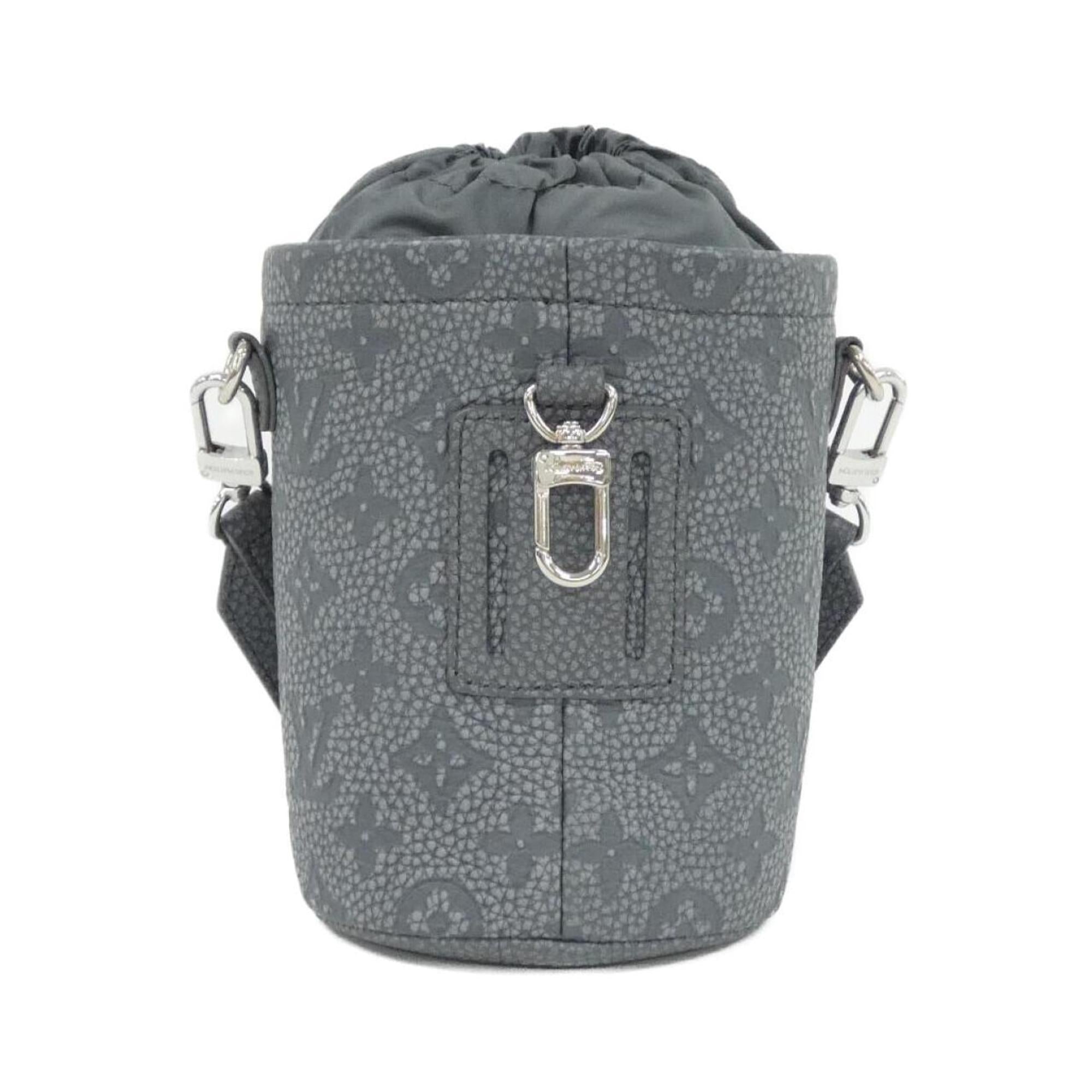 Louis Vuitton Silver Leather Pouch (Pre-Owned)