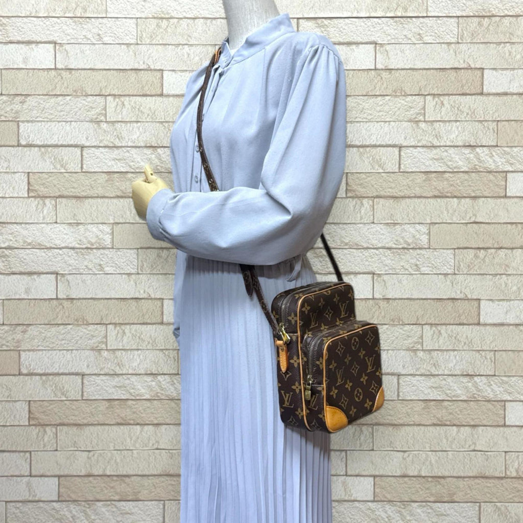 Louis Vuitton Brown Monogram Canvas Shoulder Bag (Pre-Owned)