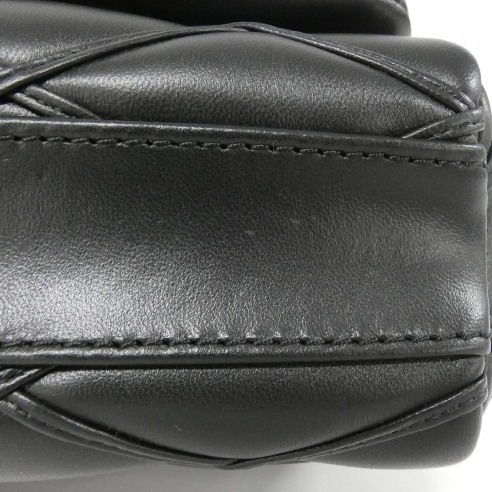 Louis Vuitton Black Leather Shoulder Bag (Pre-Owned)