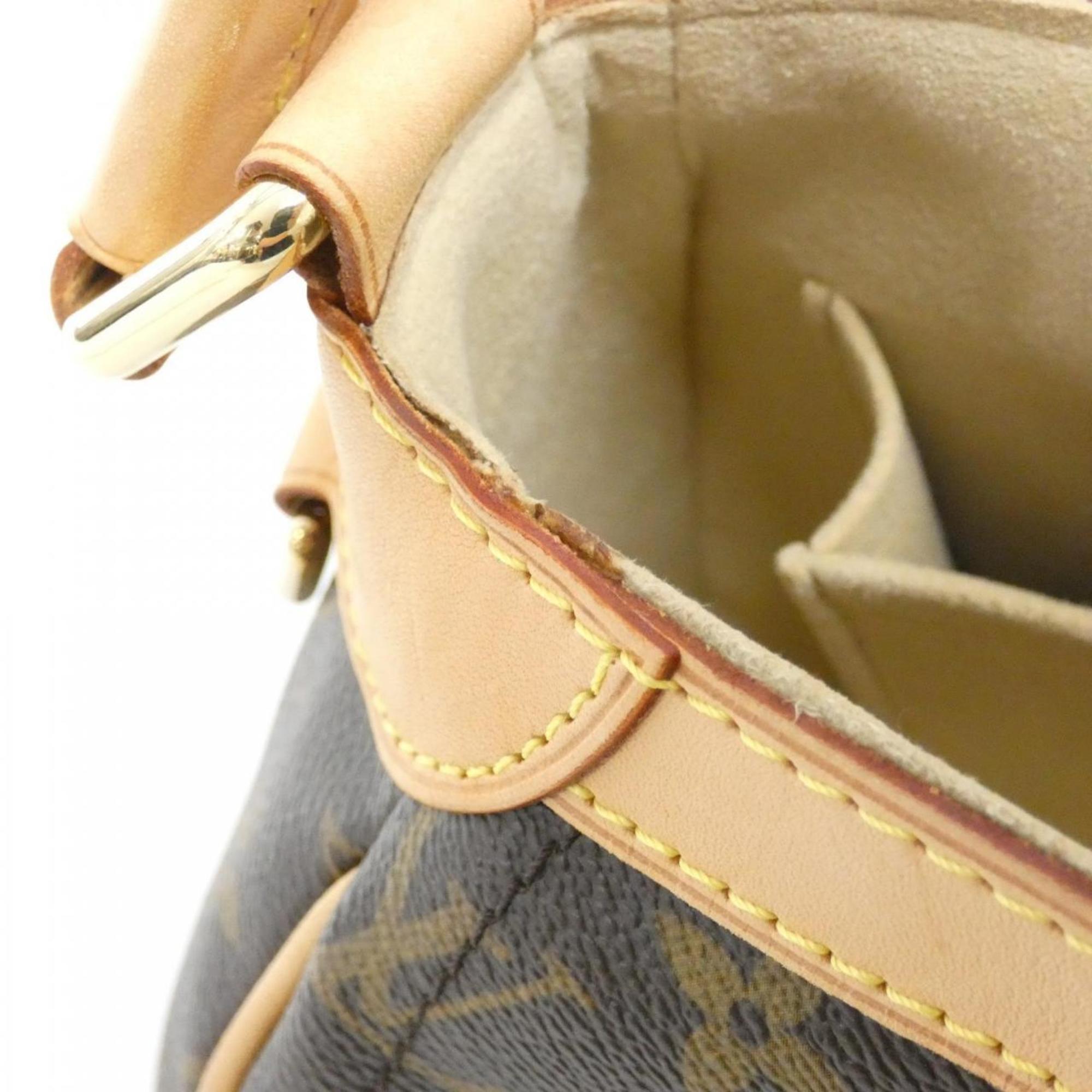 Louis Vuitton Marron Coated Canvas Shoulder Bag (Pre-Owned)