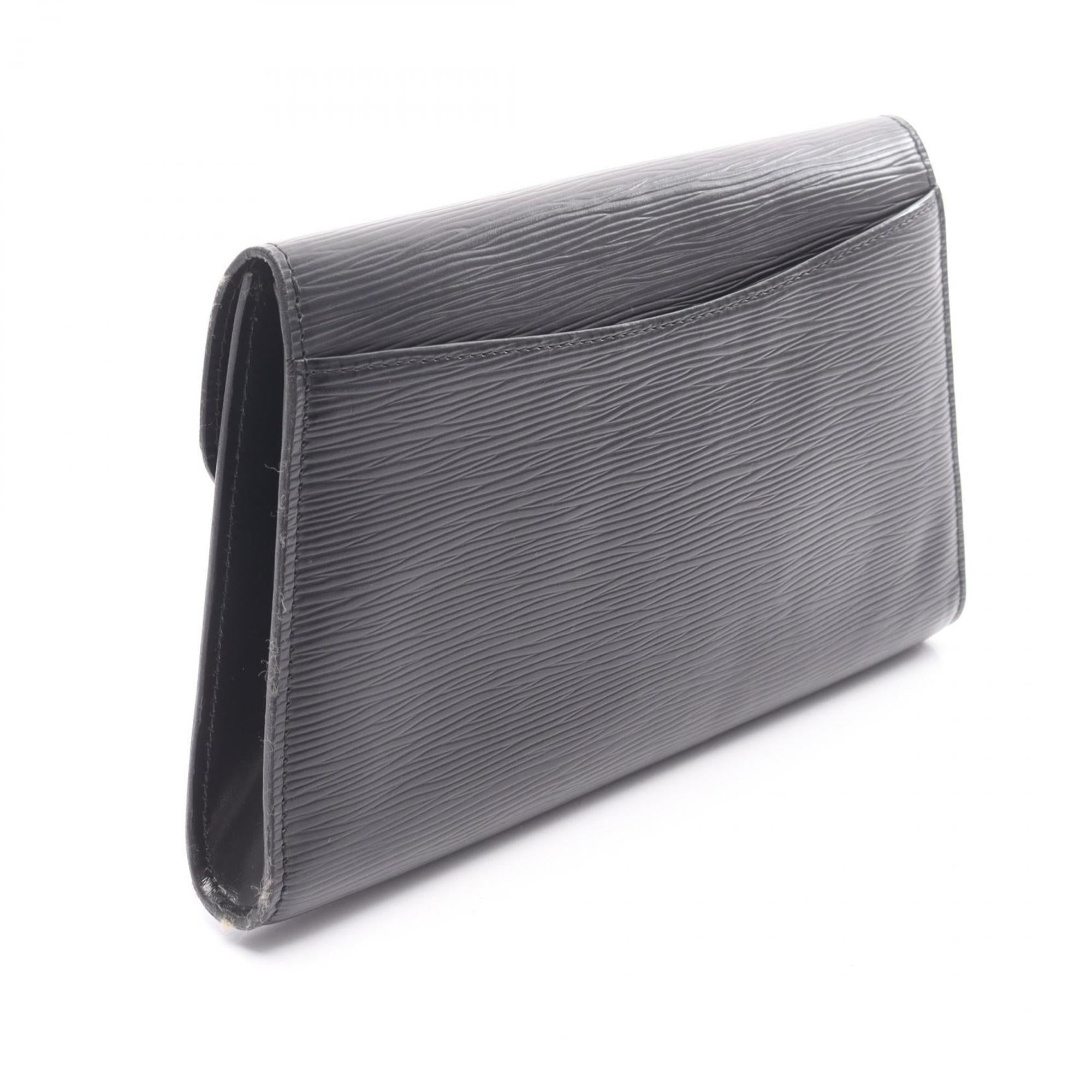 Louis Vuitton Black Noir Epi Leather Clutch Bag (Pre-Owned)