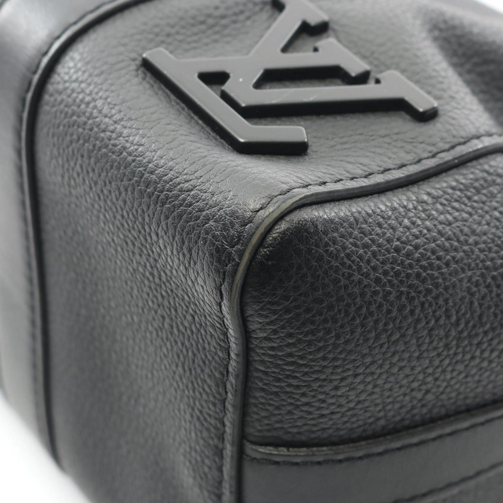 Louis Vuitton Black Leather Shoulder Bag (Pre-Owned)