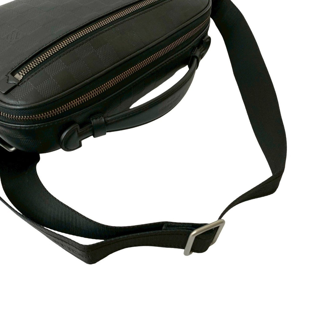 Louis Vuitton Black Leather Handbag Sling Bag (Pre-Owned)