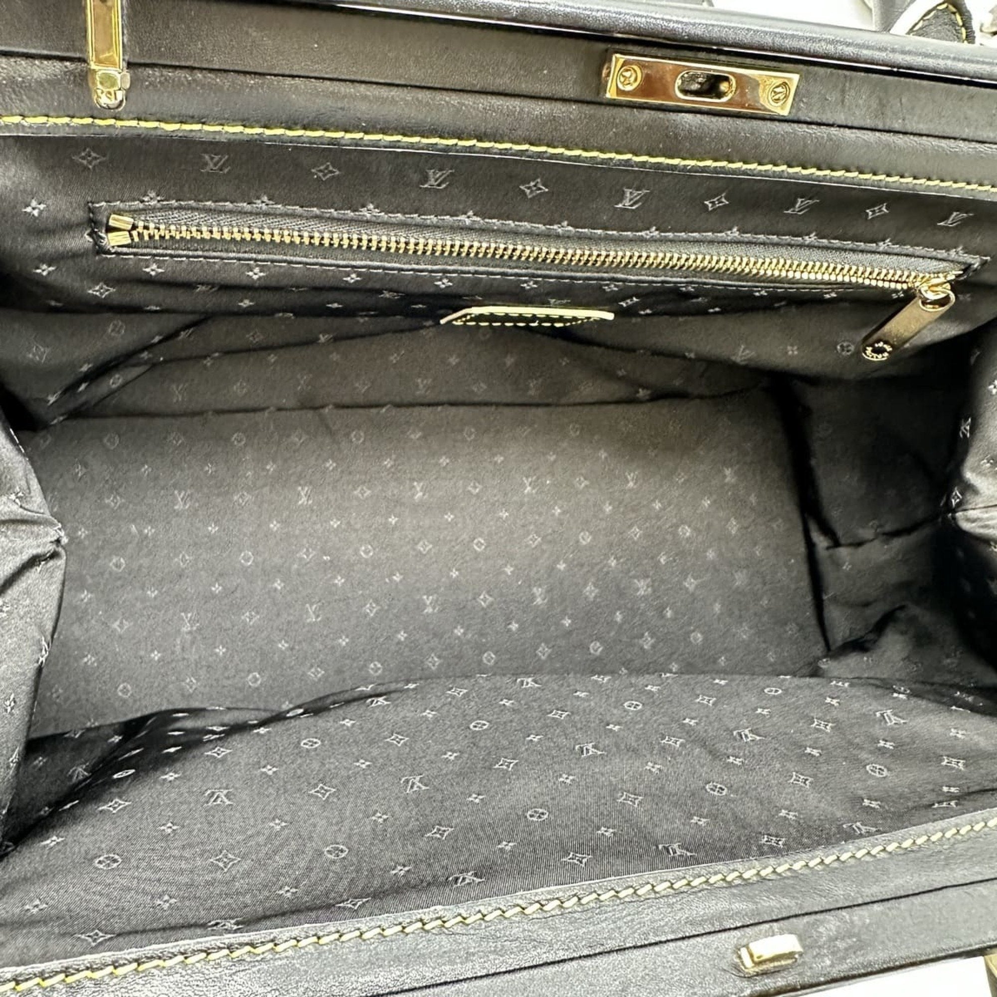 Louis Vuitton Black Suhali Leather Handbag (Pre-Owned)