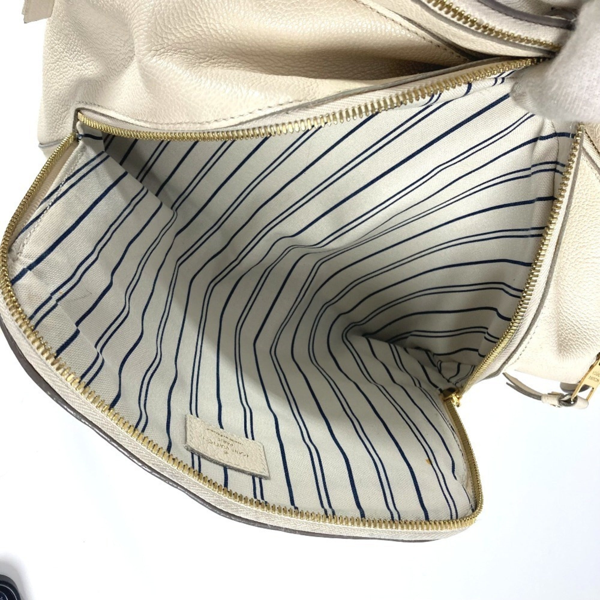 Louis Vuitton Monogram Empreinte Neige White Monogram Empreinte Handbag Tote Bag (Pre-Owned)
