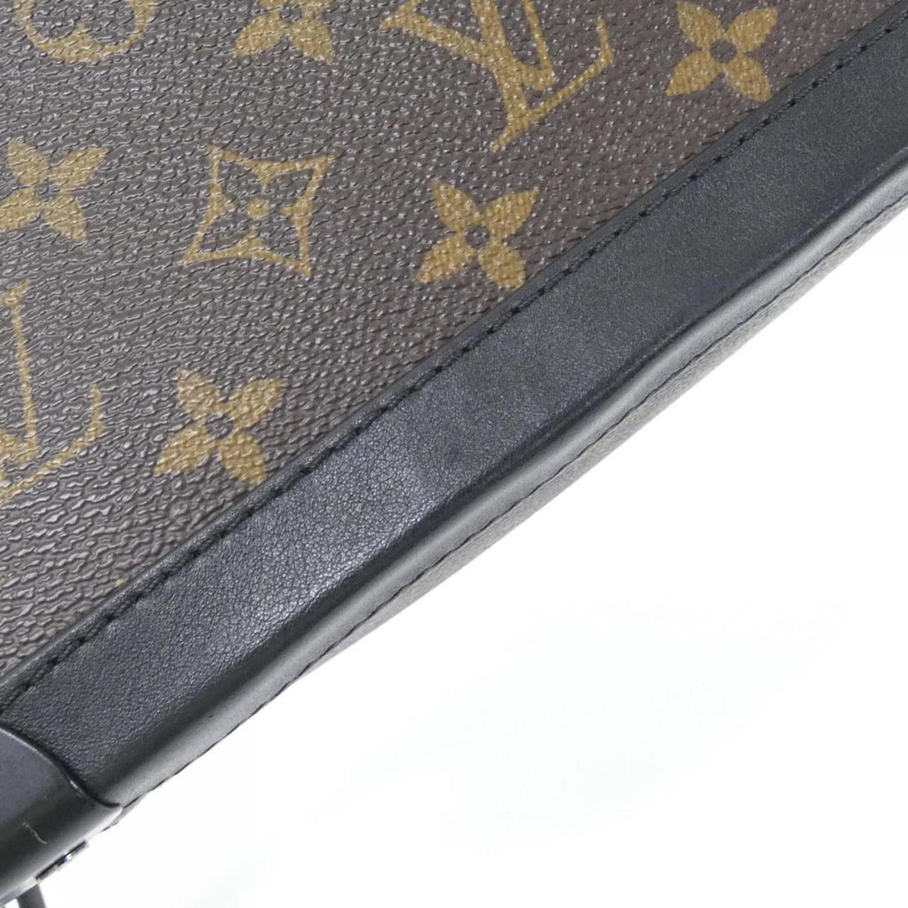 Louis Vuitton Marron Coated Canvas Shoulder Bag (Pre-Owned)