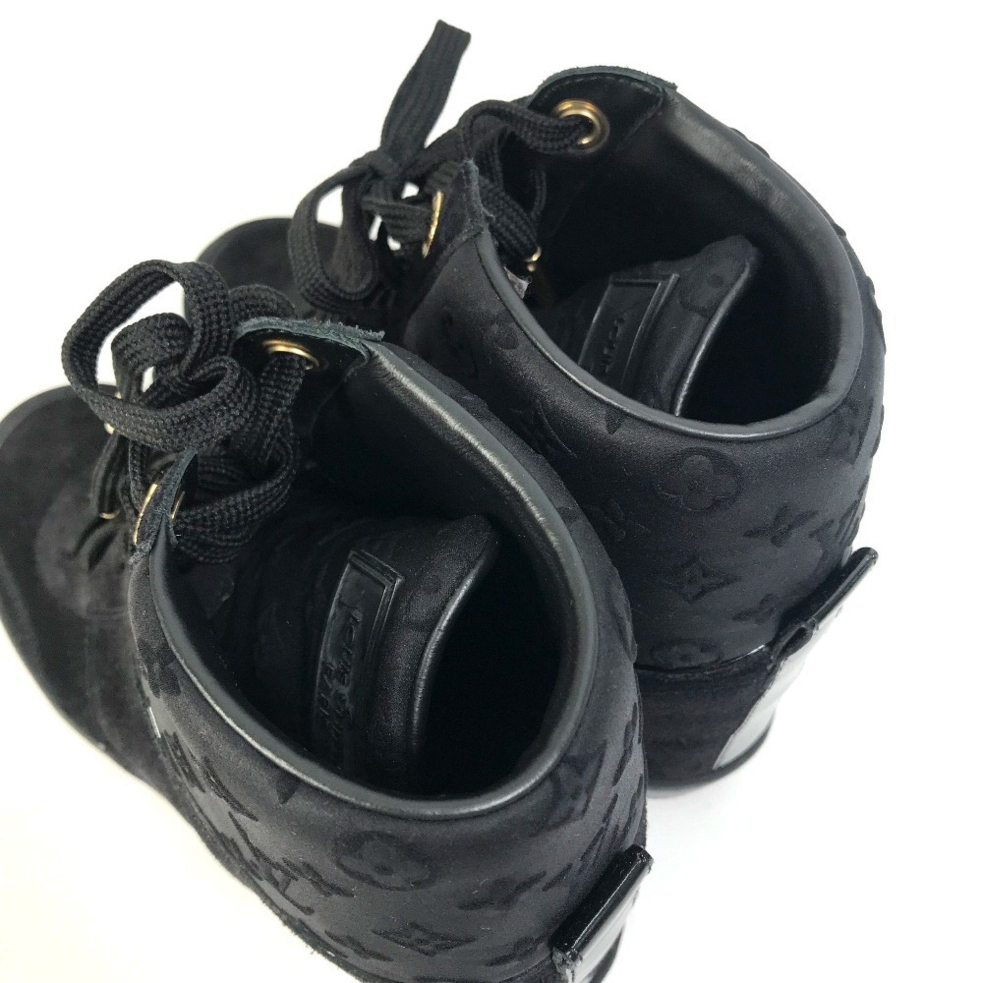 Louis Vuitton Black Sneakers (Pre-Owned)