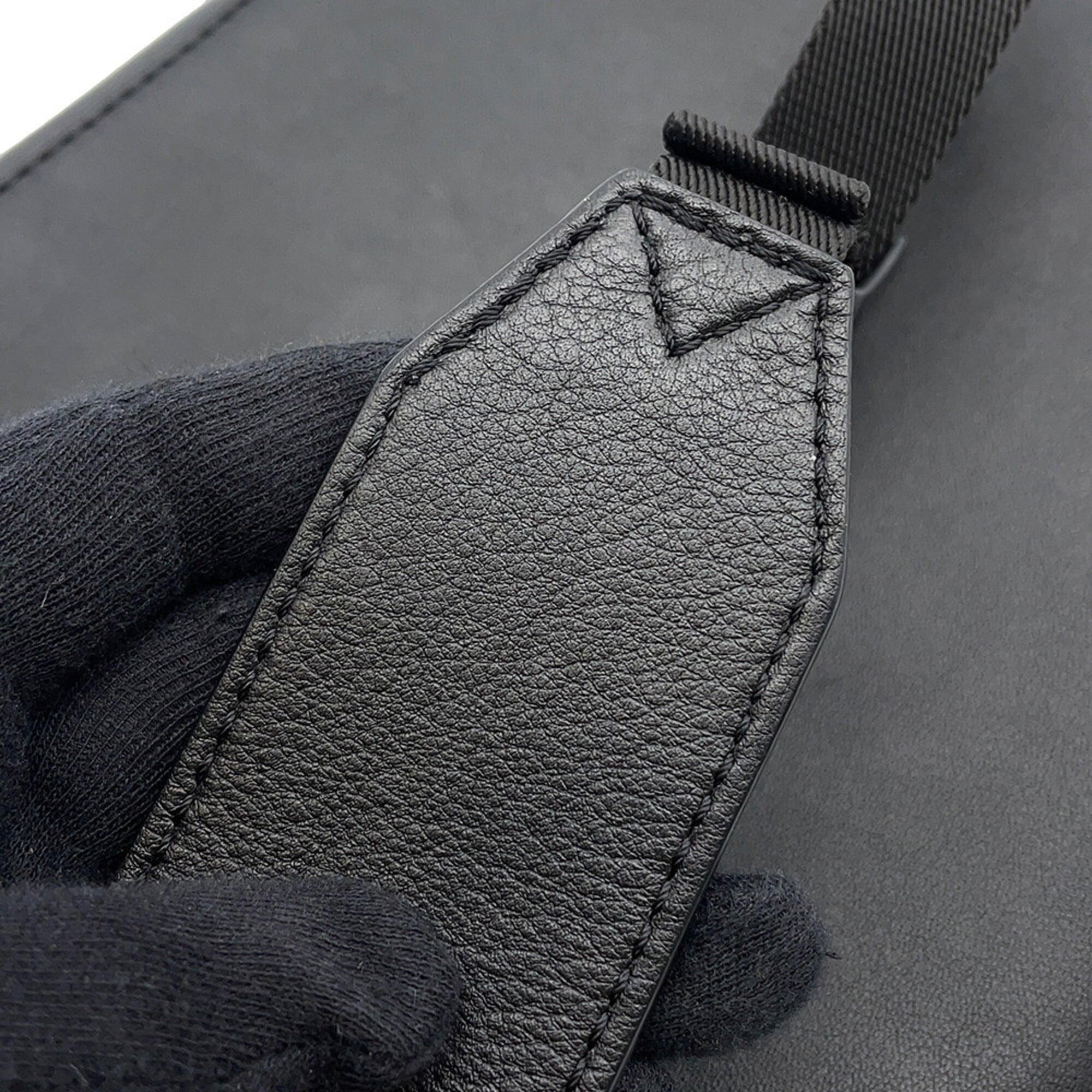 Louis Vuitton Black Noir Leather Messenger Bag Shoulder Bag (Pre-Owned)