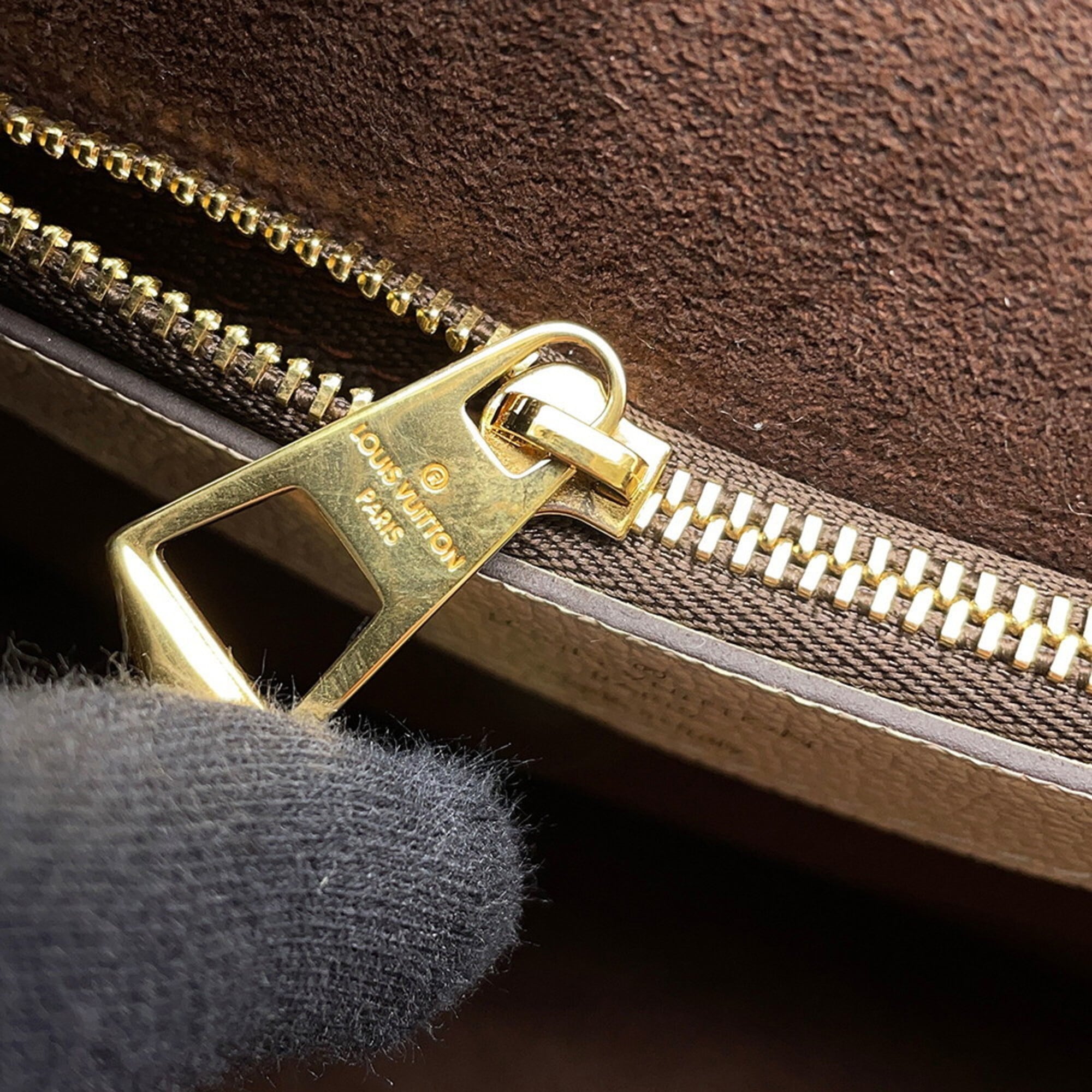 Louis Vuitton Gold Monogram Empreinte Shoulder Bag (Pre-Owned)