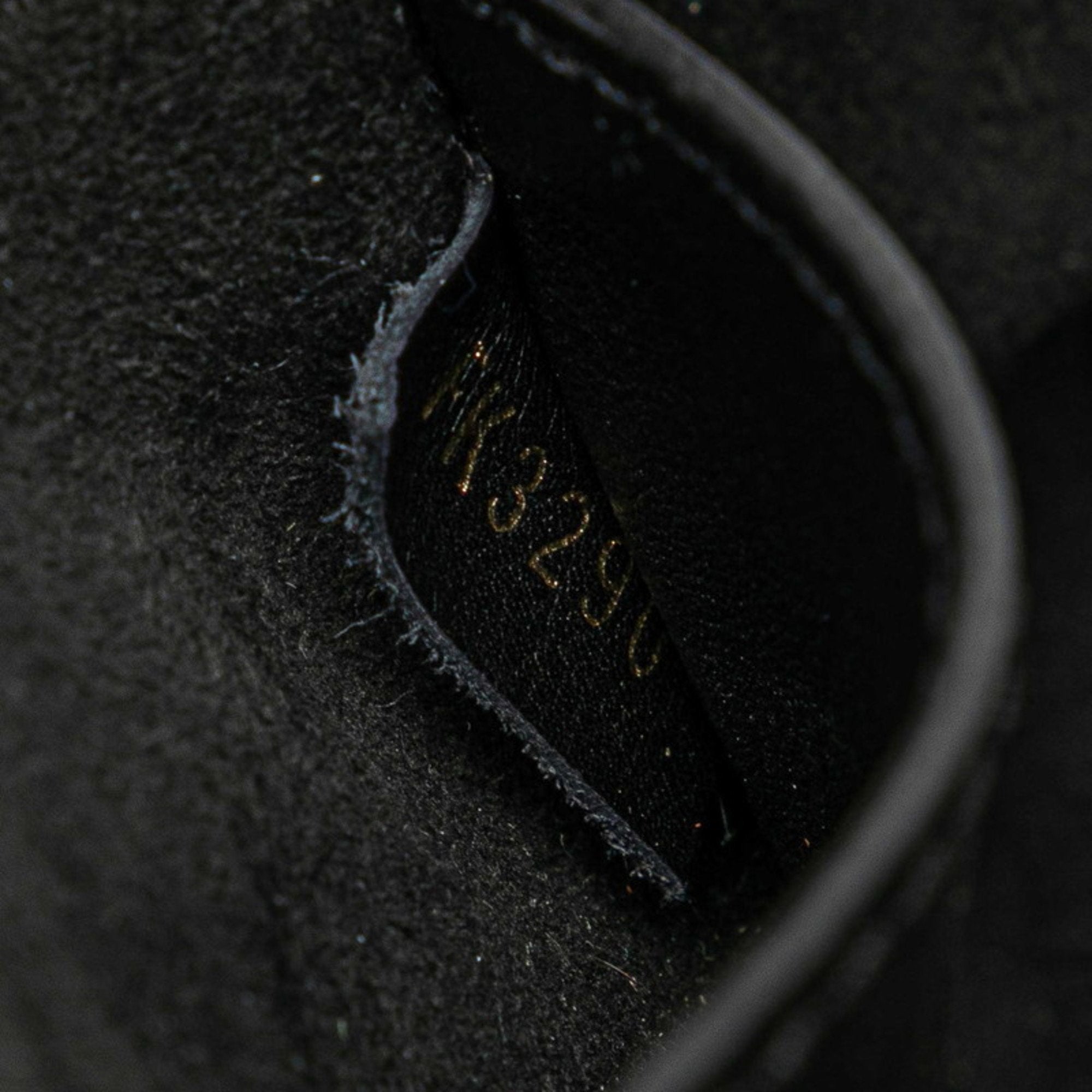 Louis Vuitton Black Noir Leather Pochette Shoulder Bag (Pre-Owned)