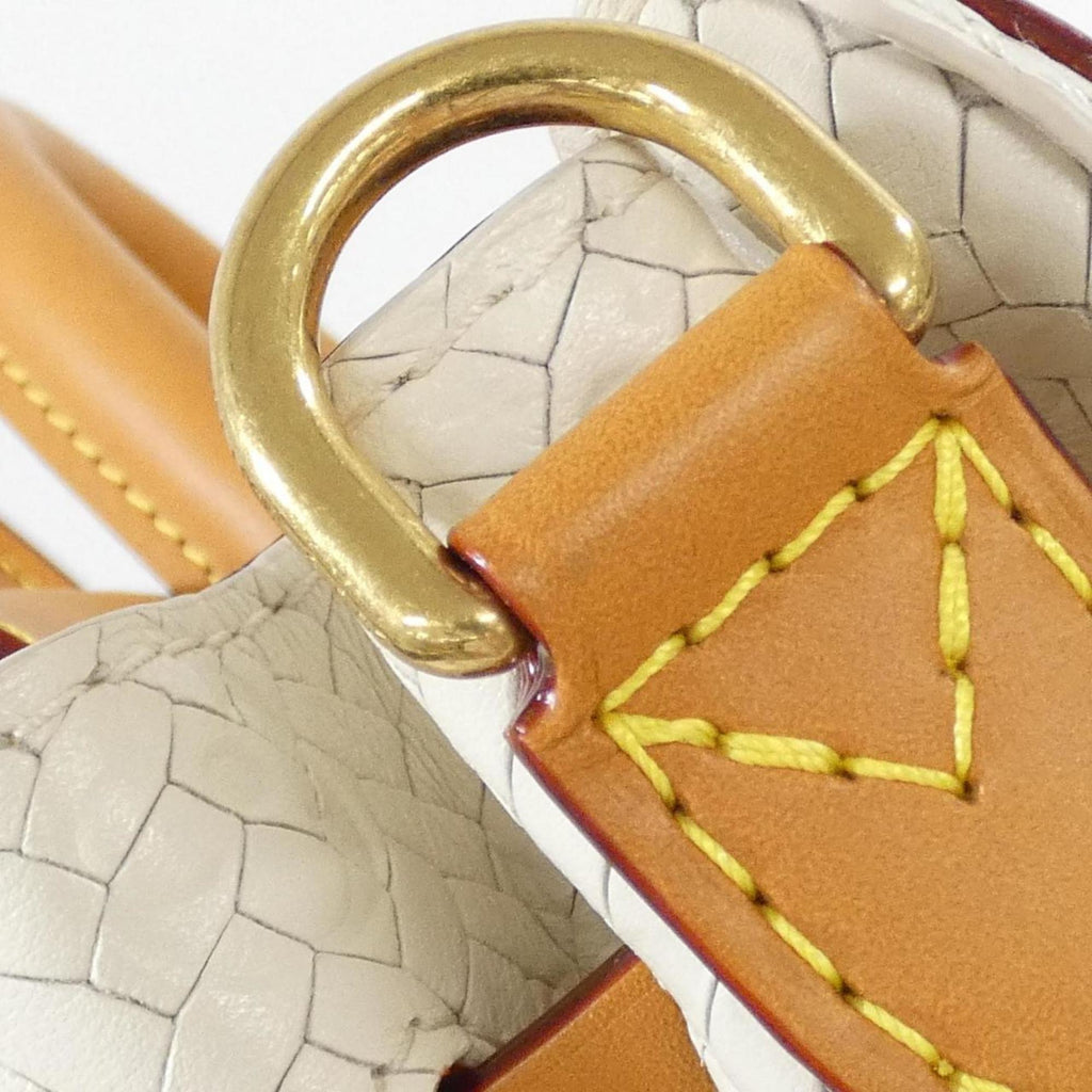 Louis Vuitton Off-White Leather Handbag (Pre-Owned)