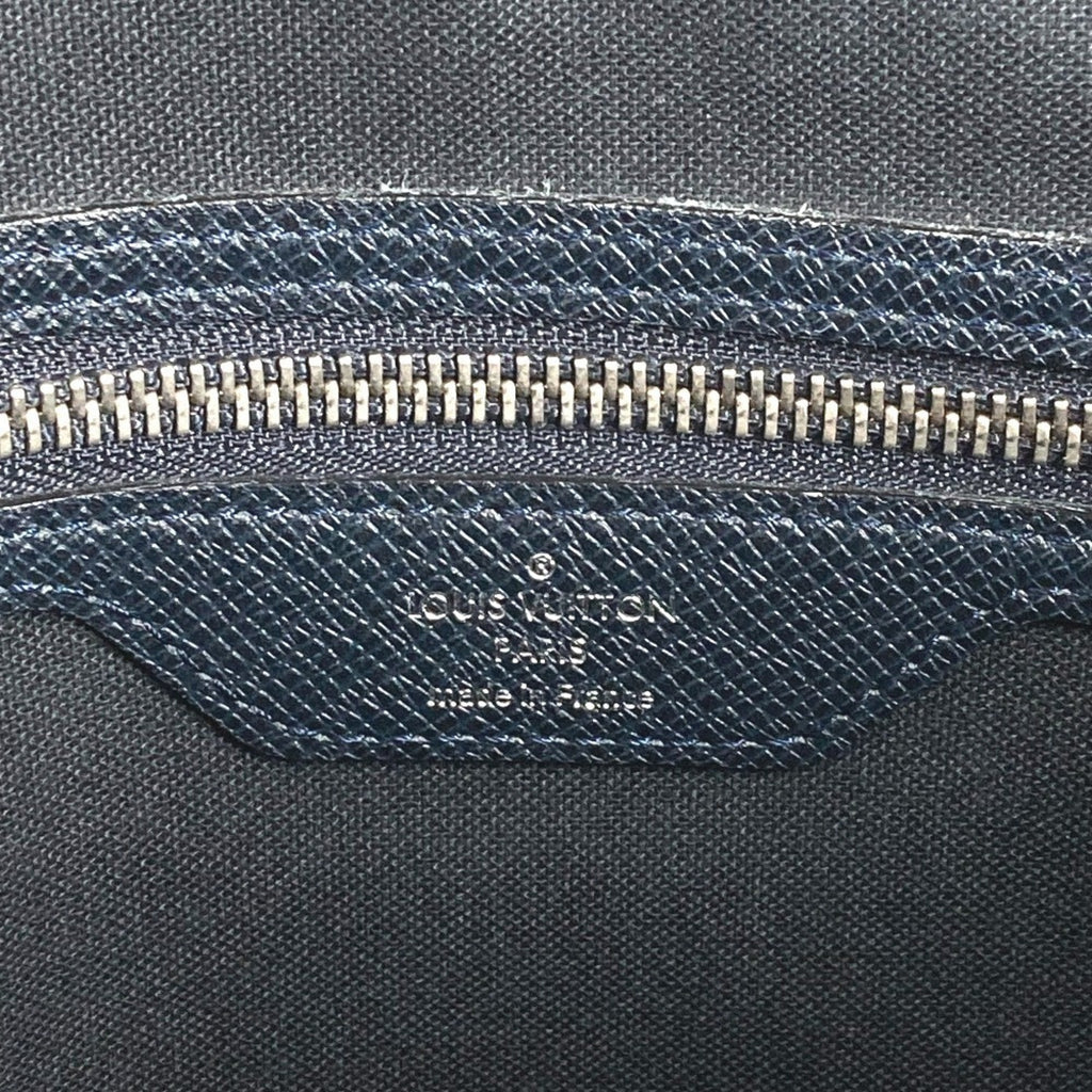 Louis Vuitton Boreal Galle Navy Taiga Leather Messenger Bag Shoulder Bag (Pre-Owned)