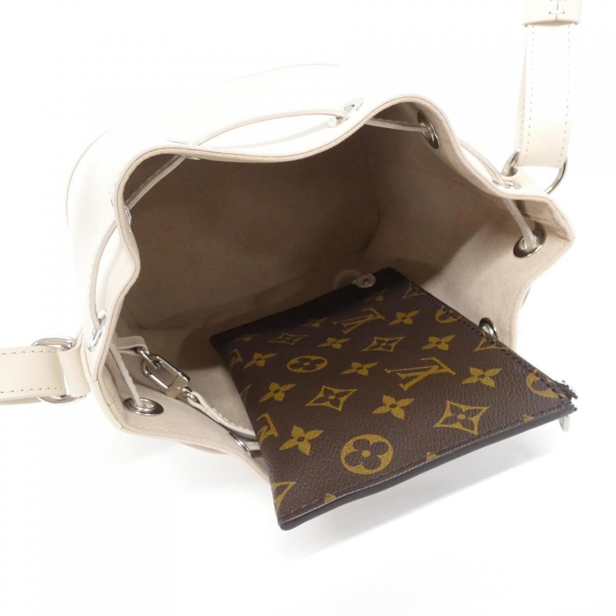 Louis Vuitton White Leather Handbag (Pre-Owned)