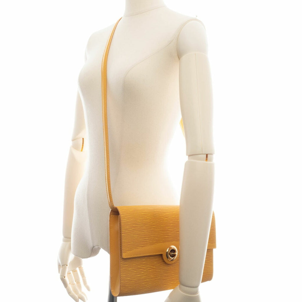 Louis Vuitton Yellow Epi Leather Pochette Shoulder Bag (Pre-Owned)