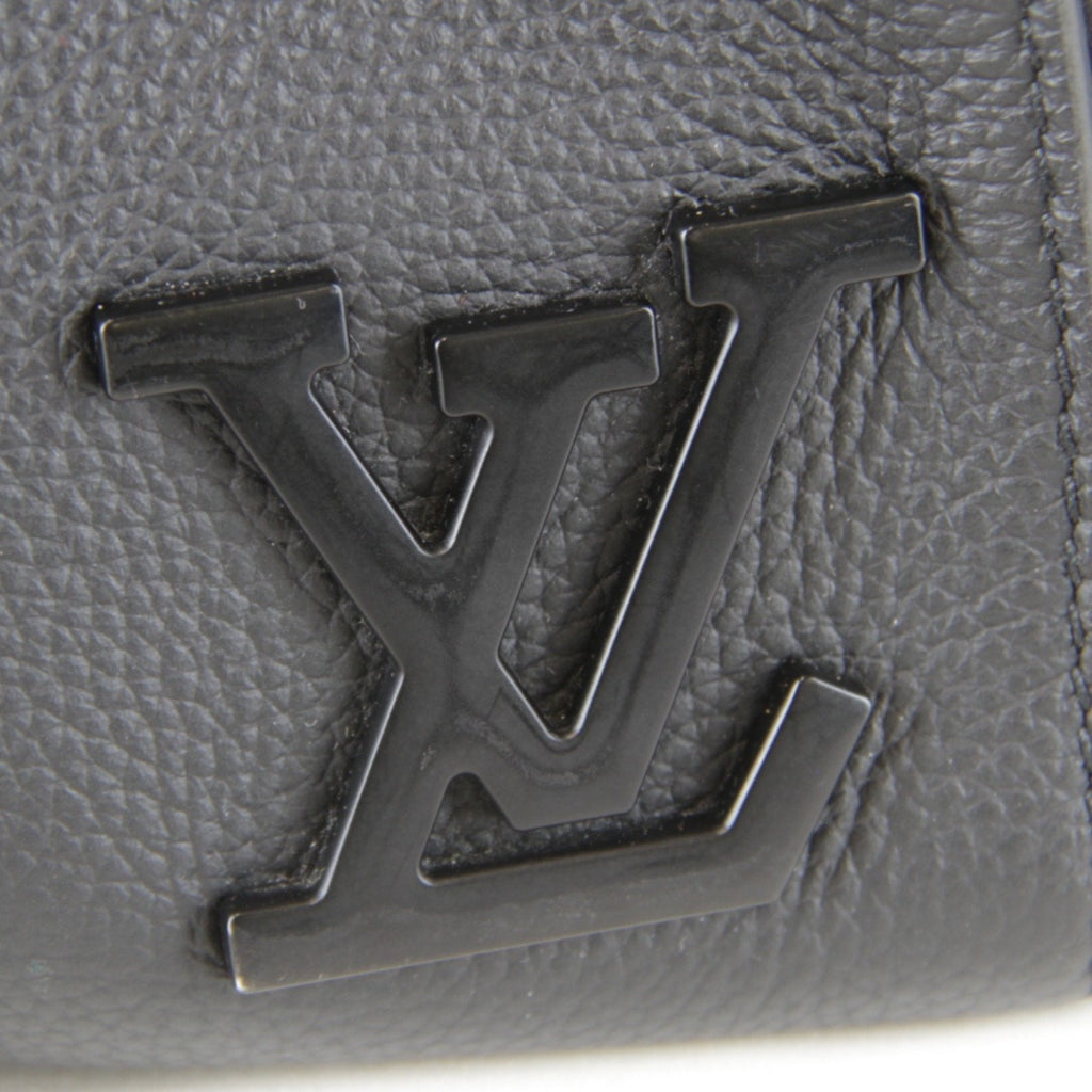 Louis Vuitton Black Leather Shoulder Bag (Pre-Owned)