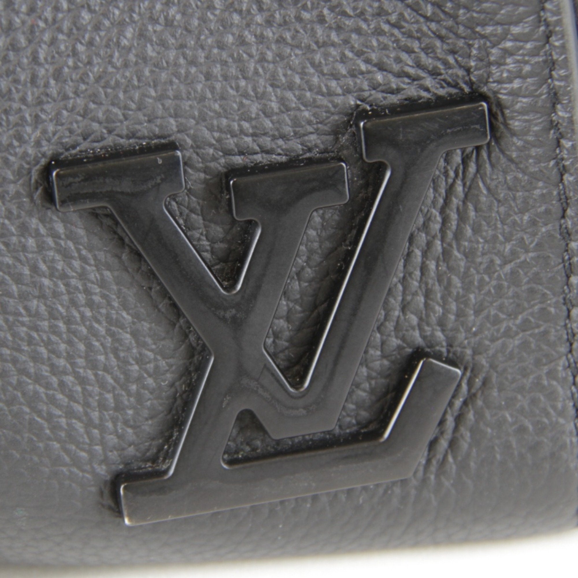 Louis Vuitton Black Leather Shoulder Bag (Pre-Owned)