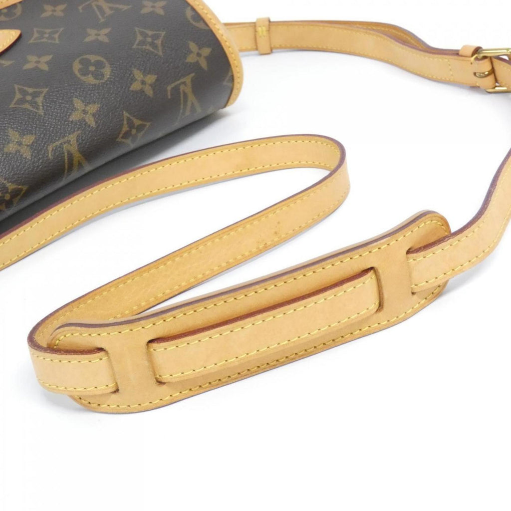 Louis Vuitton Marron Coated Canvas Shoulder Bag (Pre-Owned)
