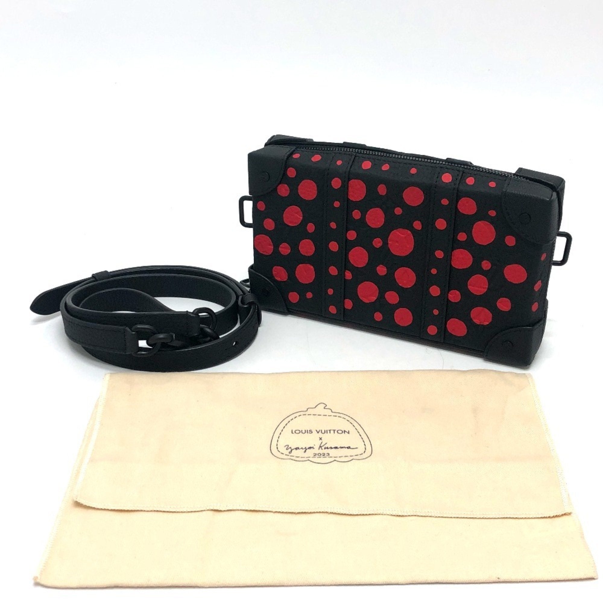 Louis Vuitton Black Leather Shoulder Bag (Pre-Owned)