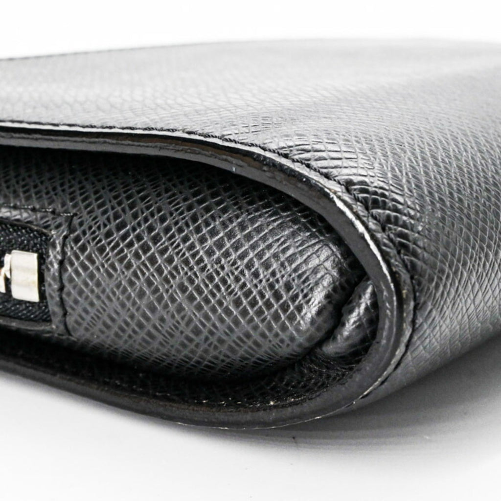 Louis Vuitton Ardoise Black Taiga Leather Clutch Bag (Pre-Owned)