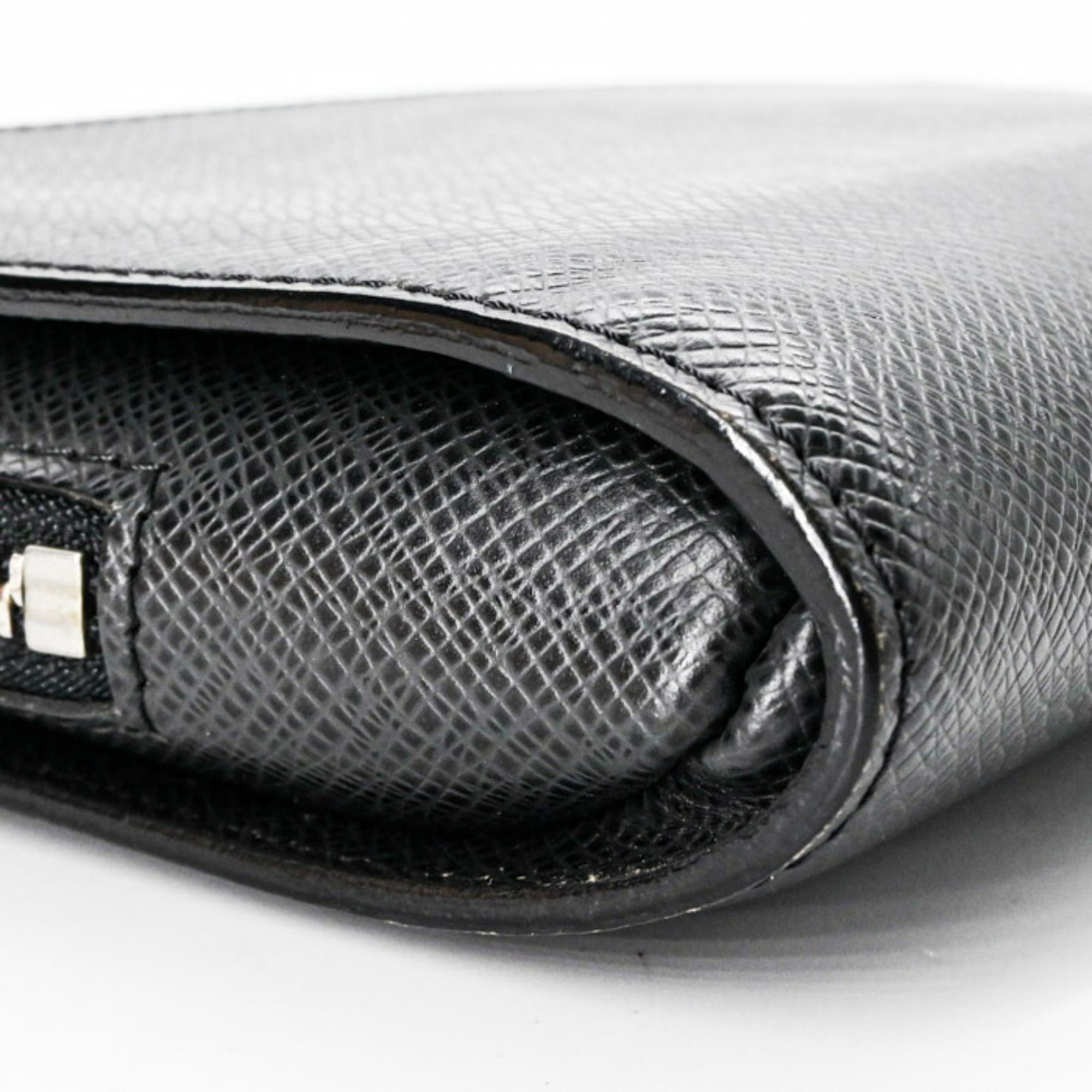 Louis Vuitton Ardoise Black Taiga Leather Clutch Bag (Pre-Owned)