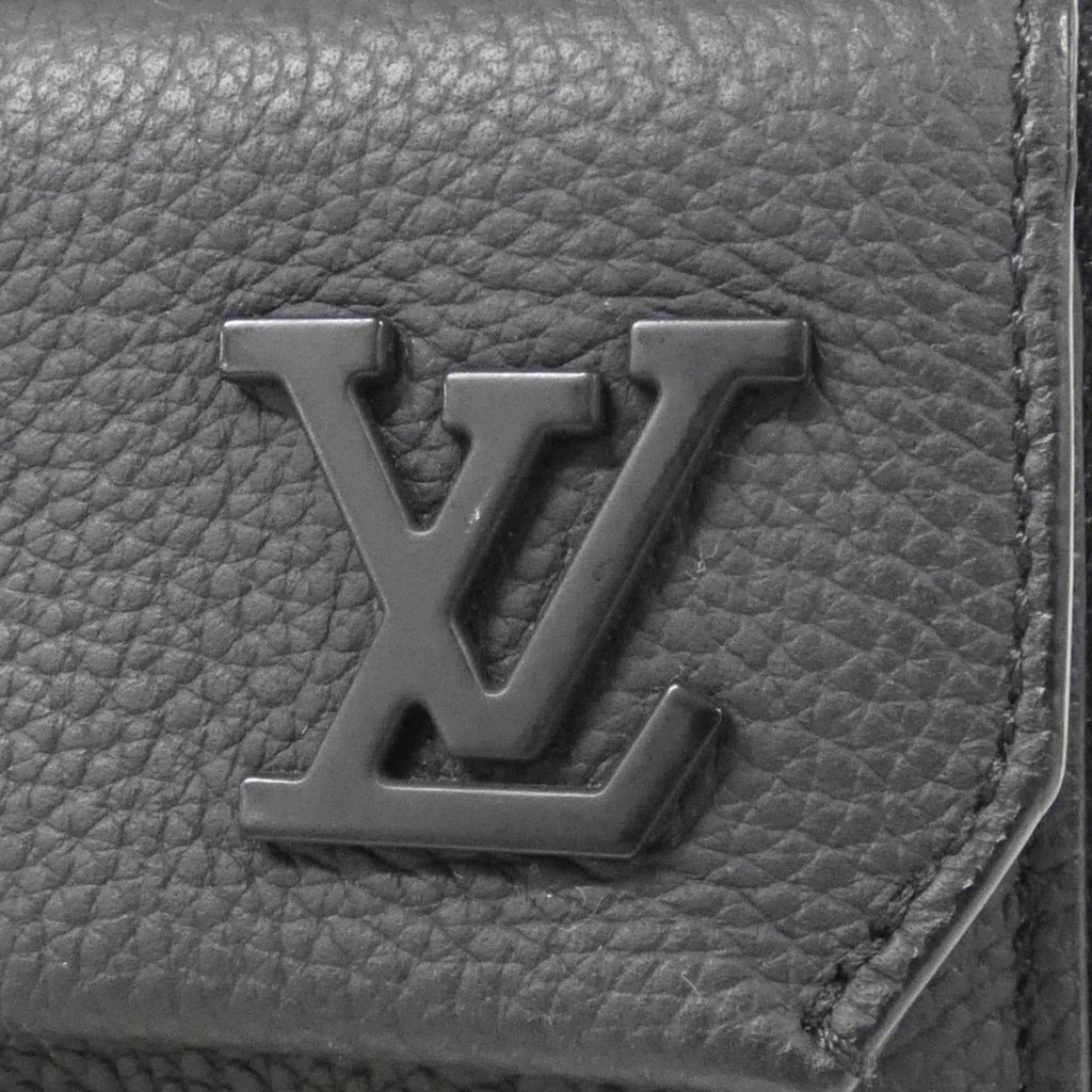 Louis Vuitton Black Leather Pouch Shoulder Bag (Pre-Owned)