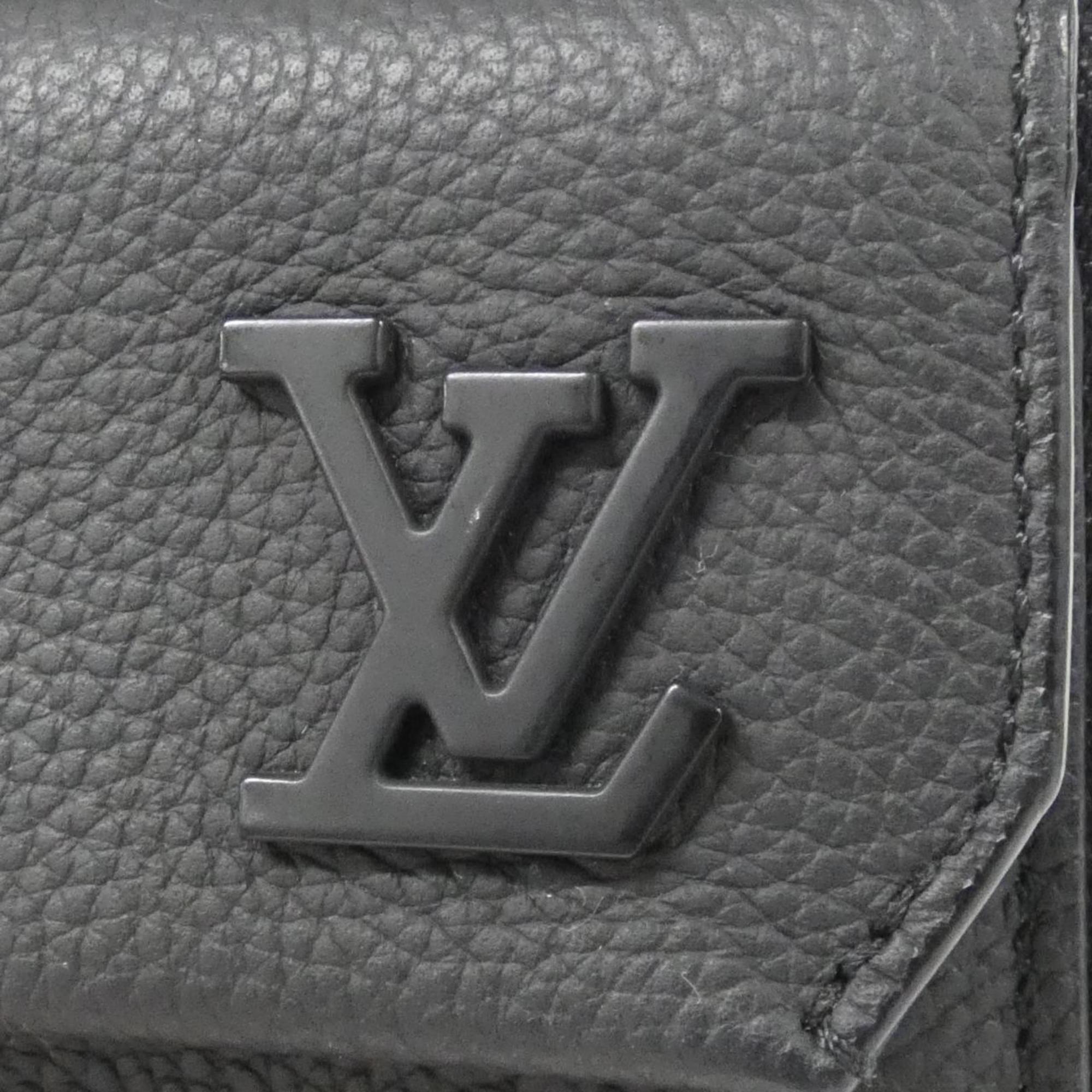 Louis Vuitton Black Leather Pouch Shoulder Bag (Pre-Owned)