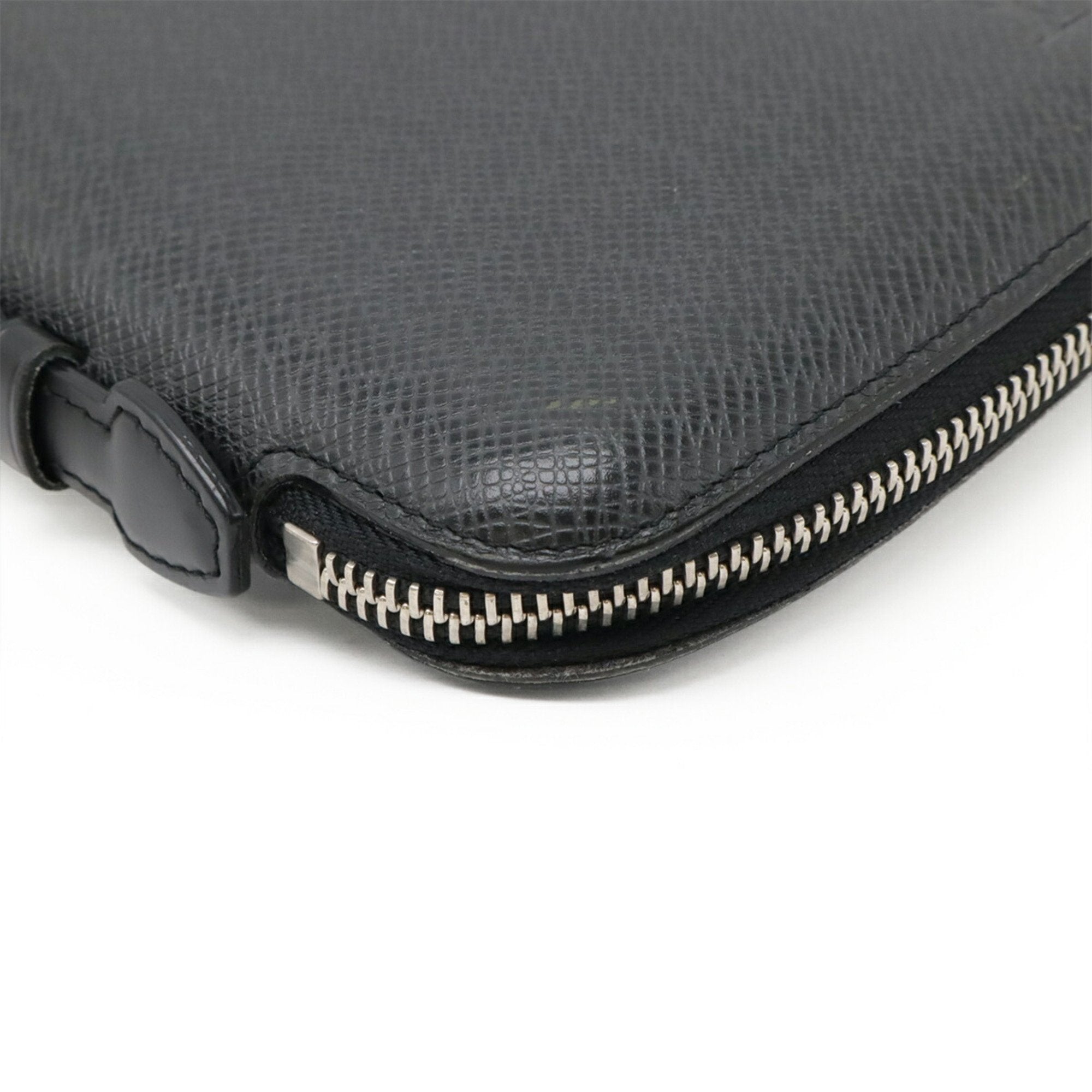 Louis Vuitton Ardoise Taiga Leather Pouch (Pre-Owned)