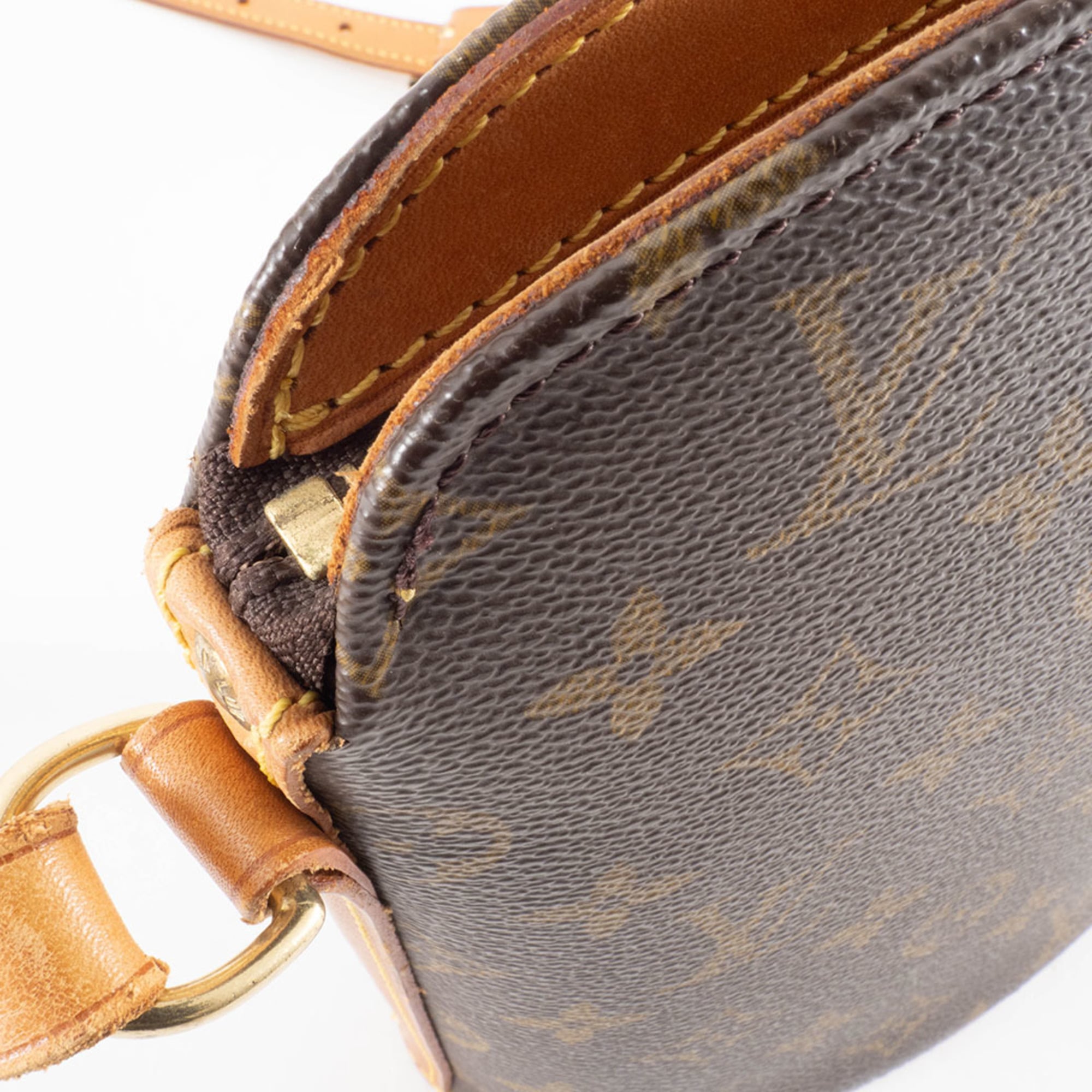 Louis Vuitton Brown Monogram Monogram Canvas Shoulder Bag (Pre-Owned)