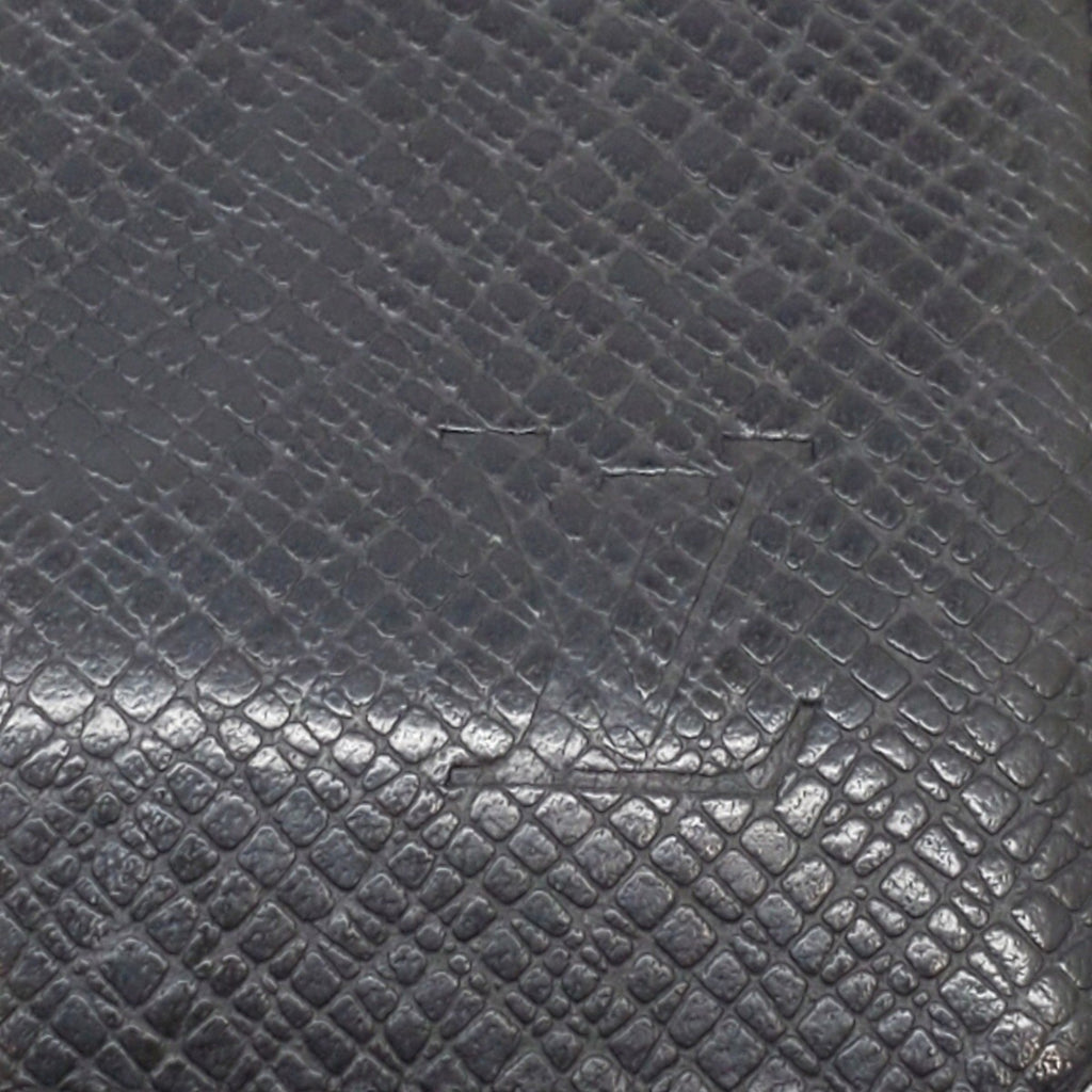 Louis Vuitton Taiga Black Taiga Leather Coin Purse/Coin Case (Pre-Owned)