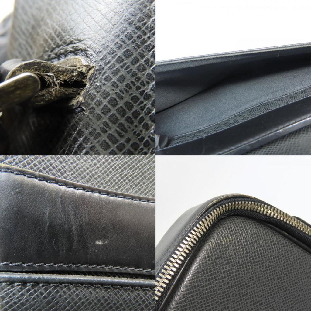 Louis Vuitton Ardoise Taiga Leather Shoulder Bag (Pre-Owned)