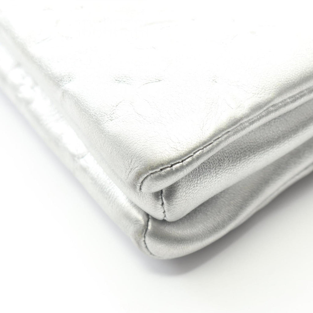 Louis Vuitton Silver Leather Shoulder Bag (Pre-Owned)