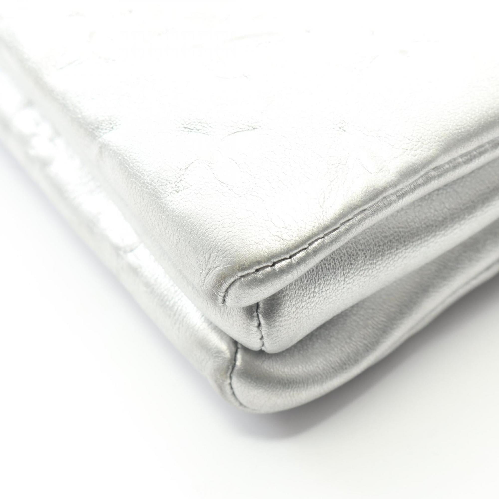 Louis Vuitton Silver Leather Shoulder Bag (Pre-Owned)