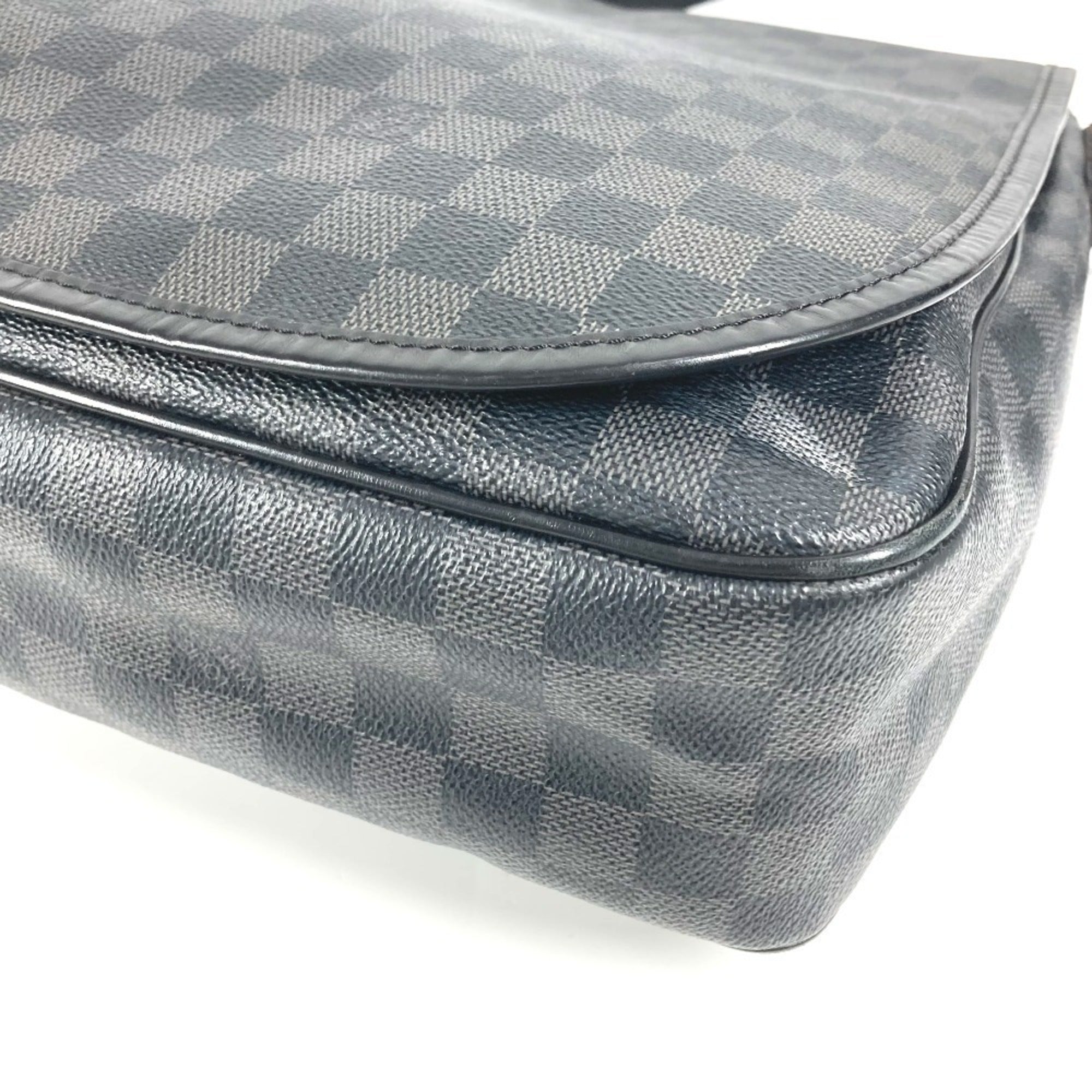 Louis Vuitton Black Damier Graphite Messenger Bag Shoulder Bag (Pre-Owned)