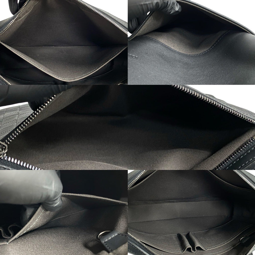 Louis Vuitton Black Leather Shoulder Bag (Pre-Owned)