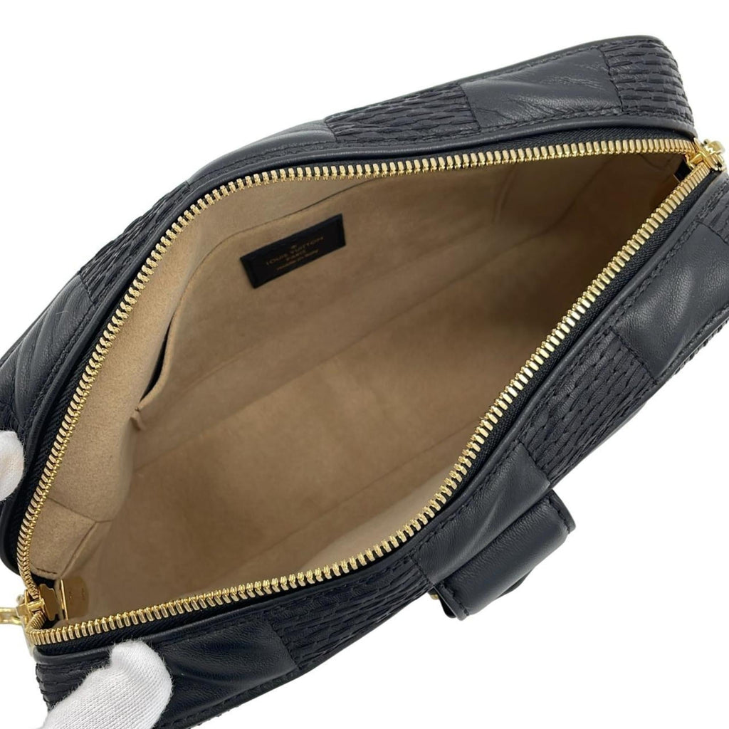 Louis Vuitton Black Leather Shoulder Bag (Pre-Owned)