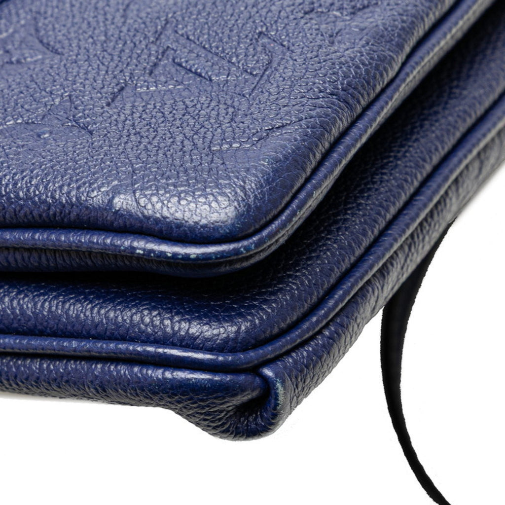 Louis Vuitton Blue Leather Shoulder Bag (Pre-Owned)